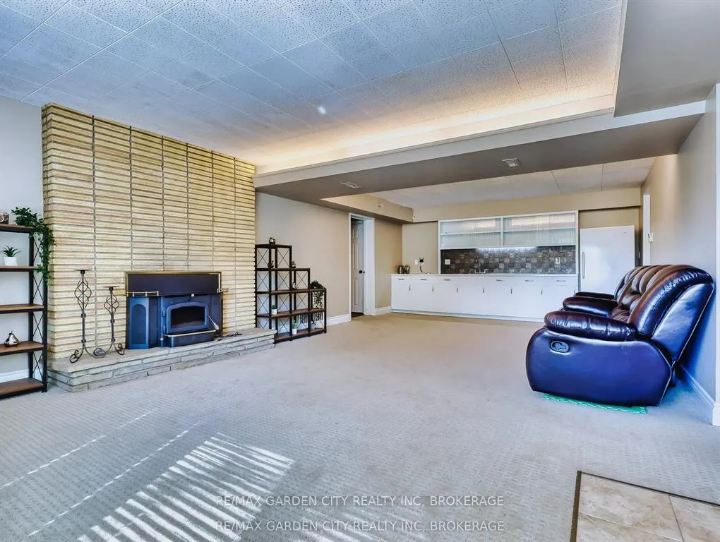 28 MARSDALE Drive