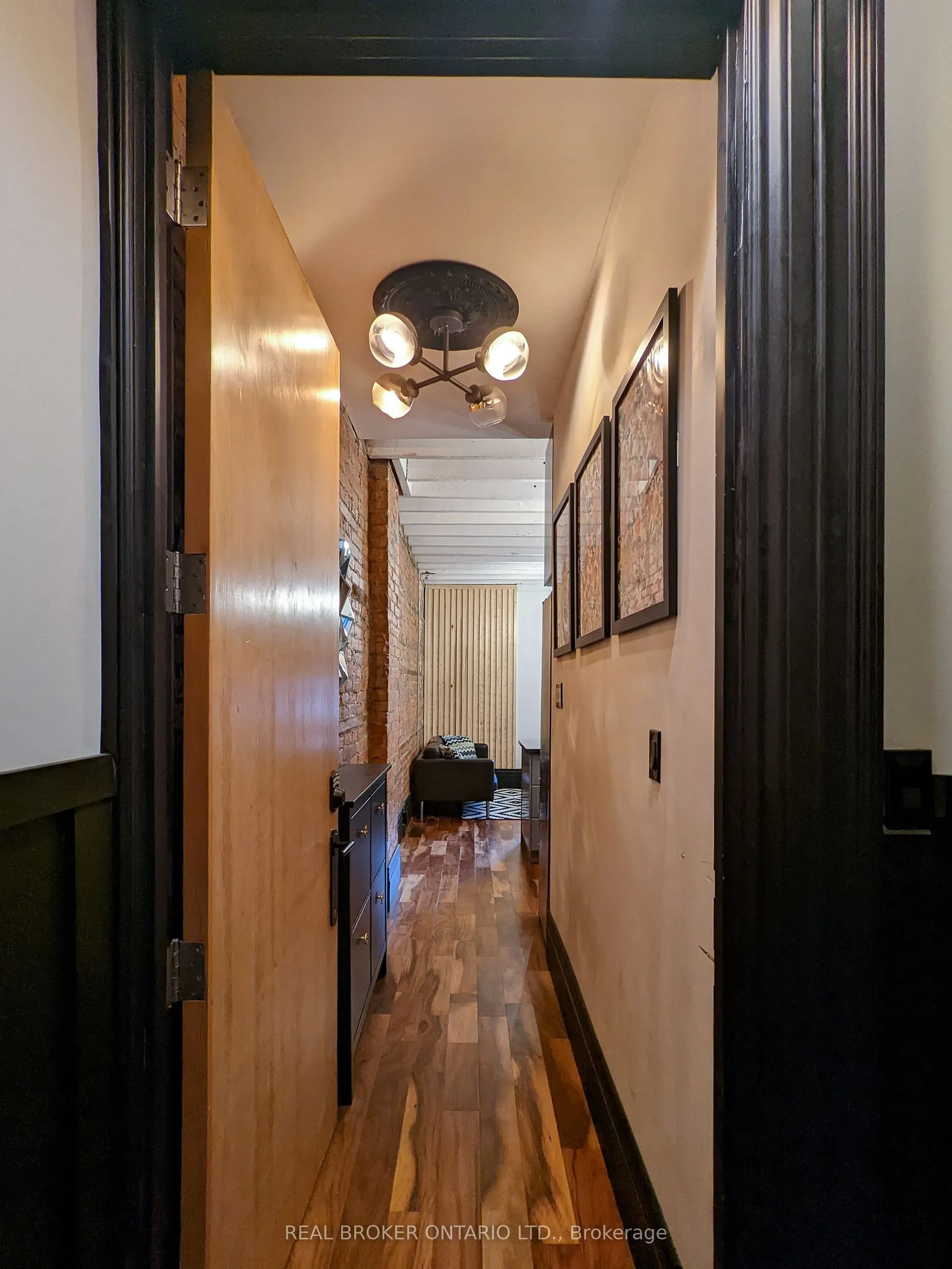 158 Hunter Street E