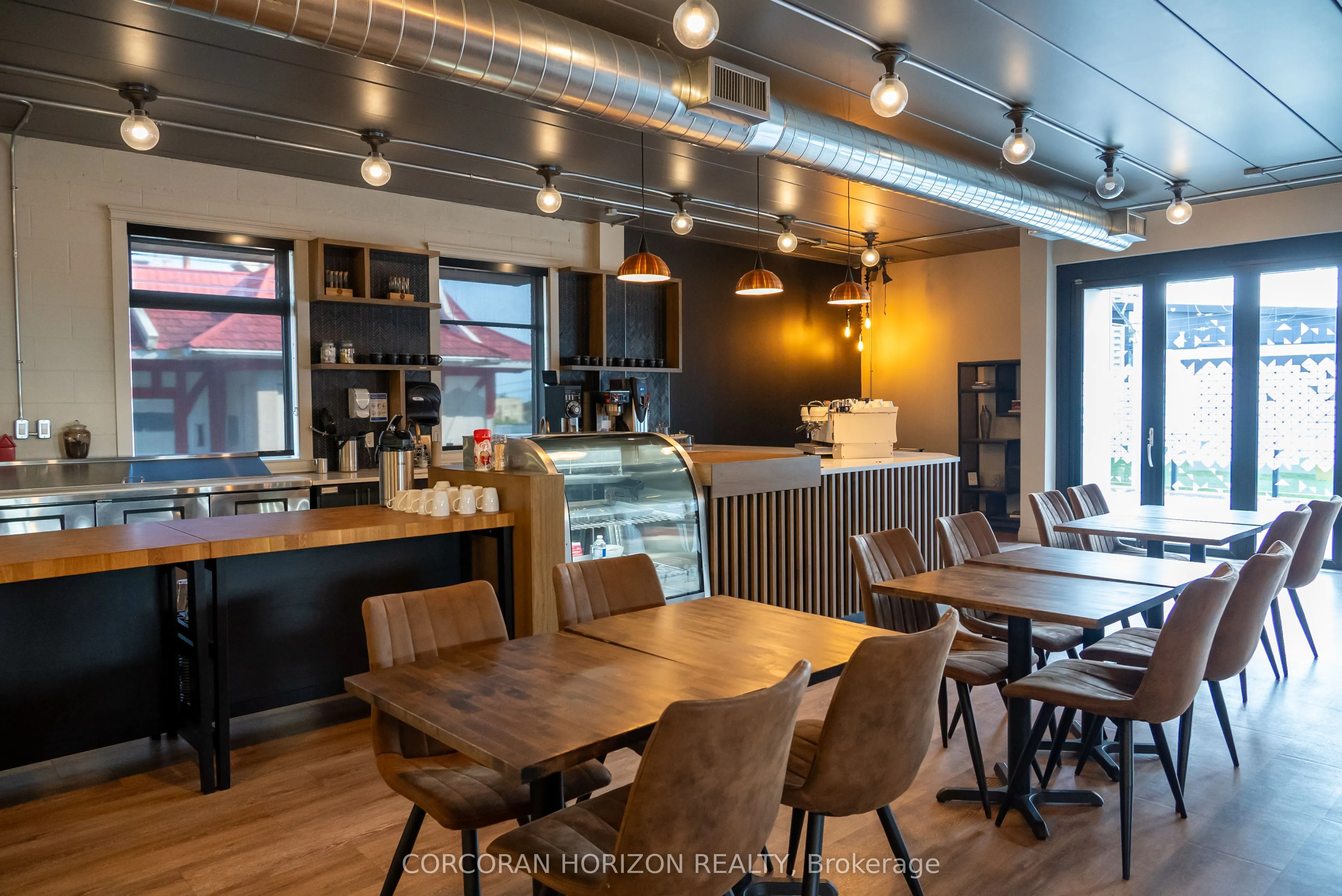 618 King Street W