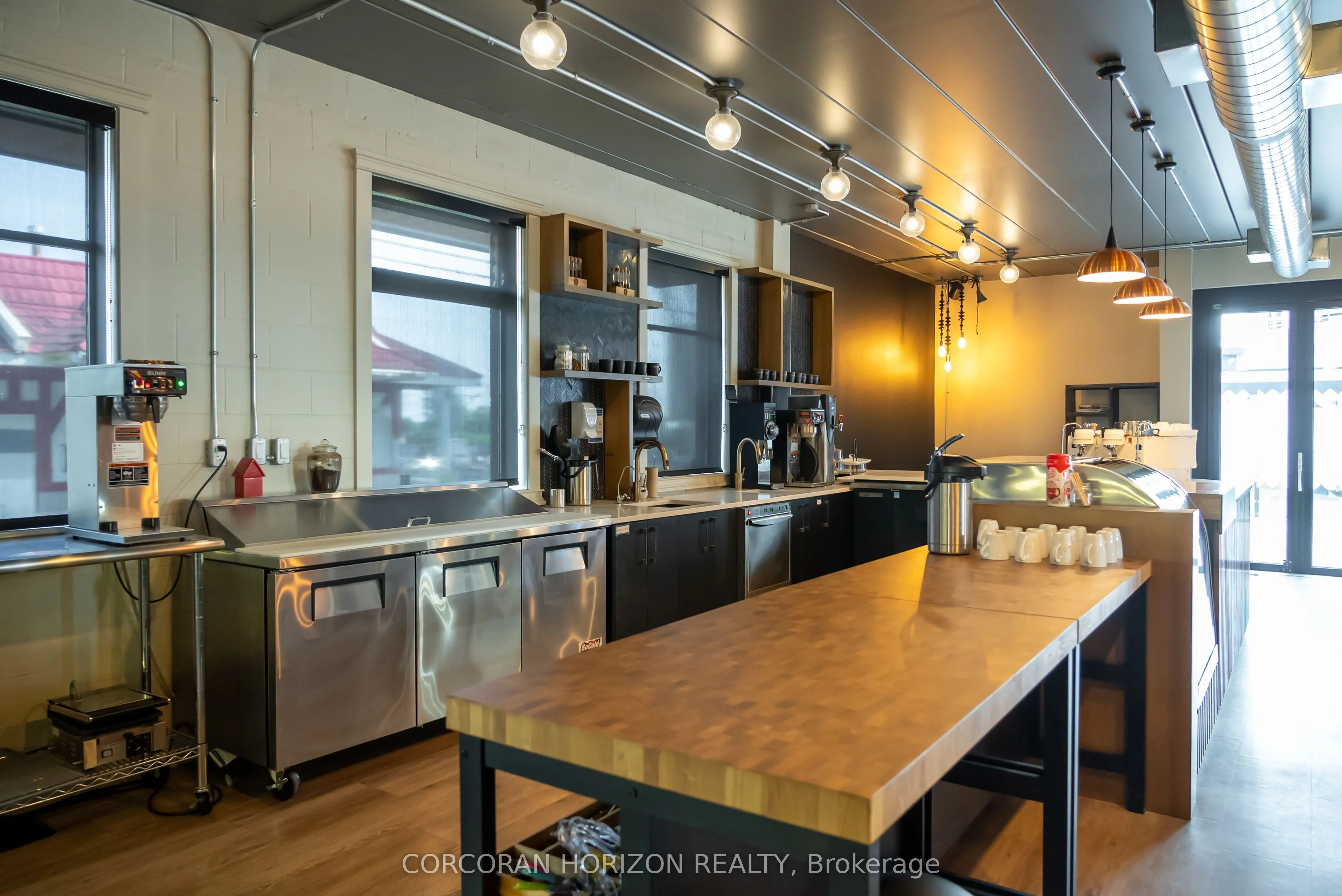 618 King Street W