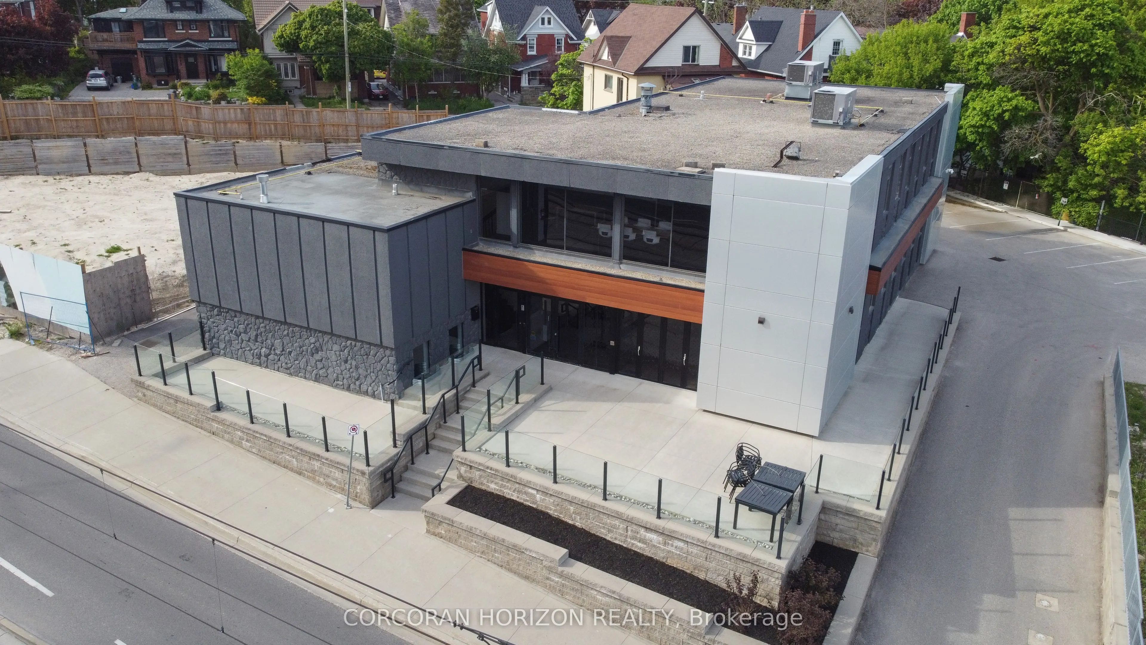 618 King Street W