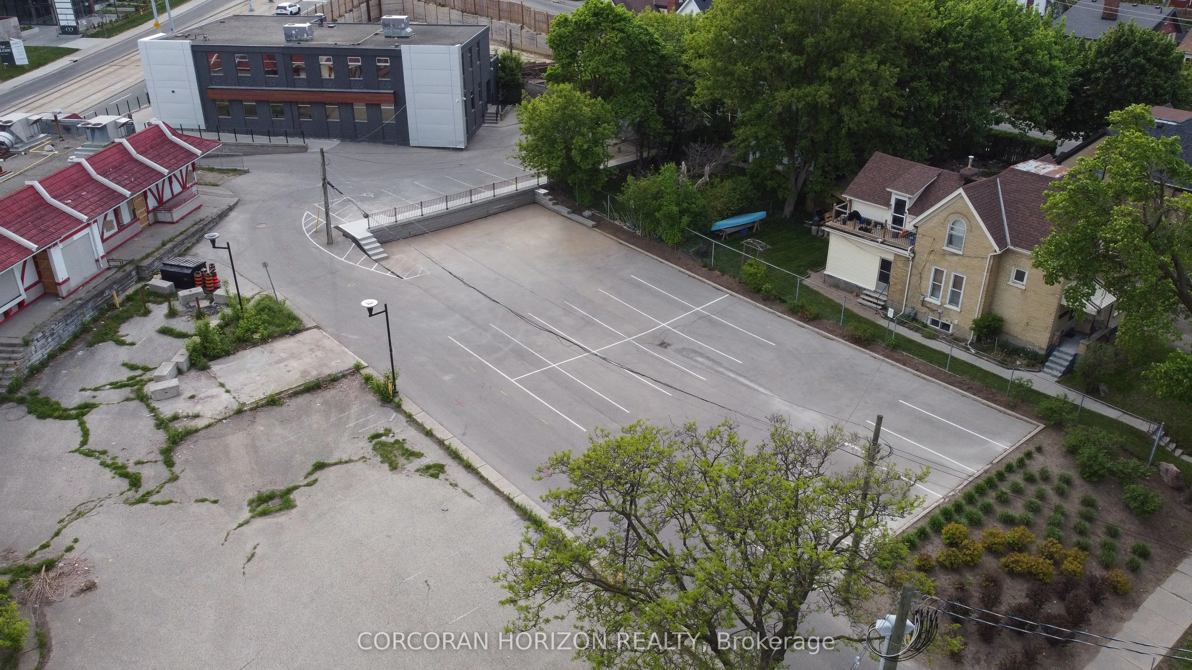 618 King Street W