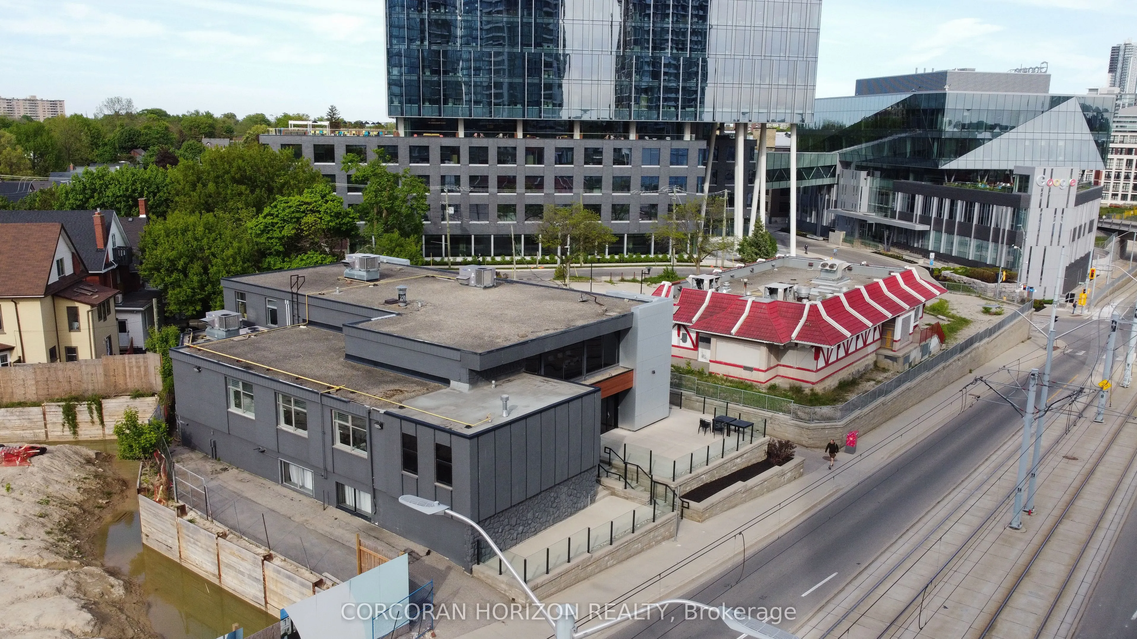 618 King Street W