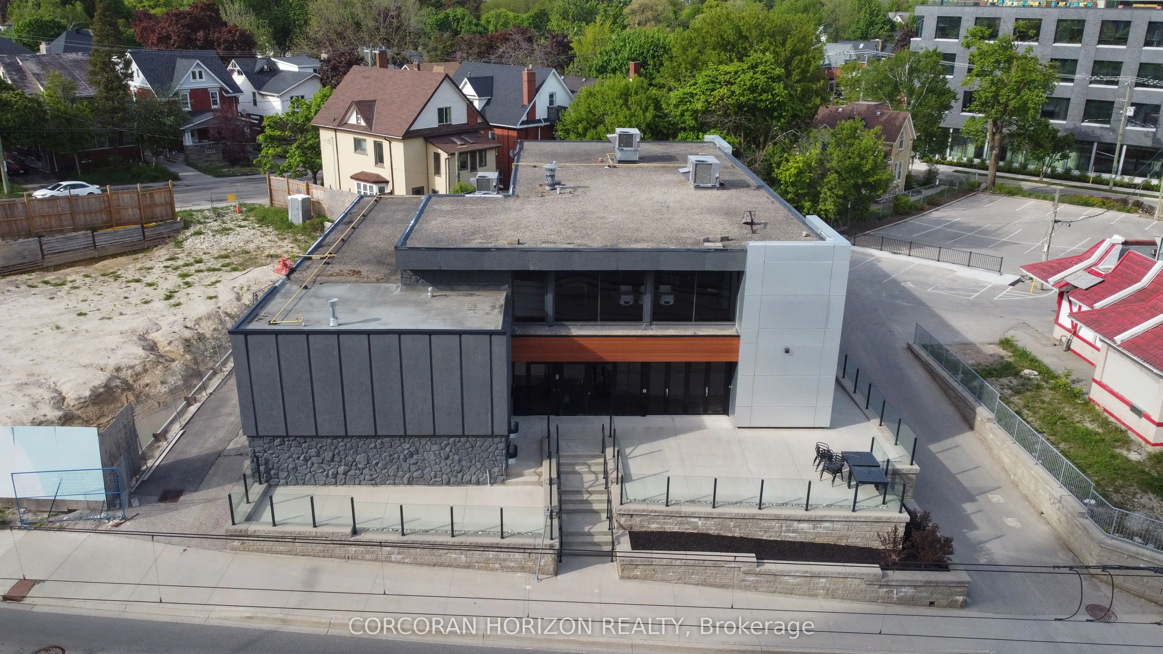 618 King Street W