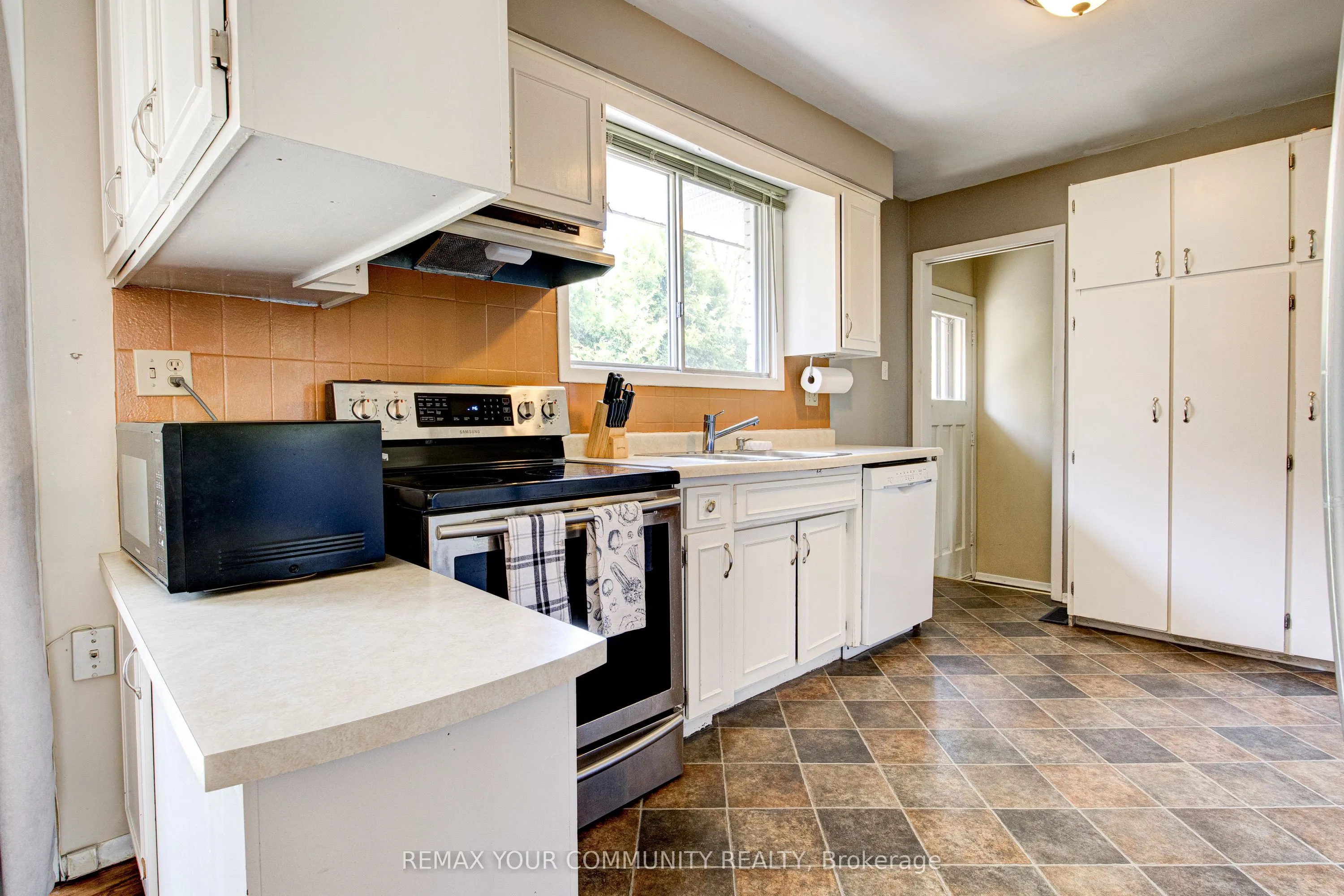 557 Glen Manor Boulevard