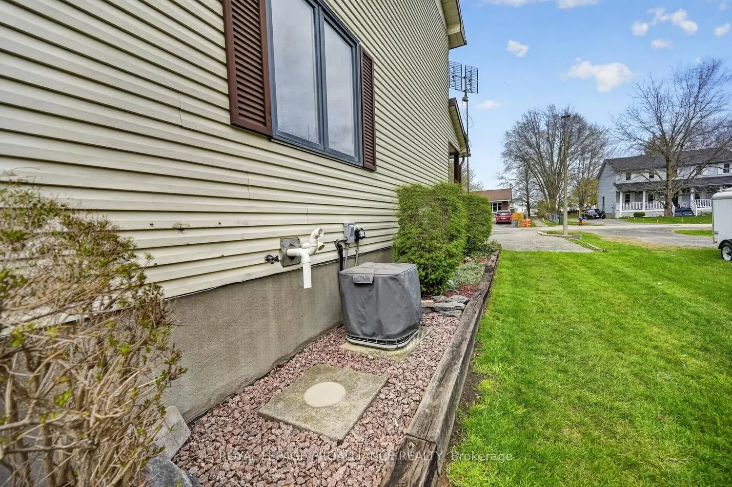 5126 Meadowland Drive W