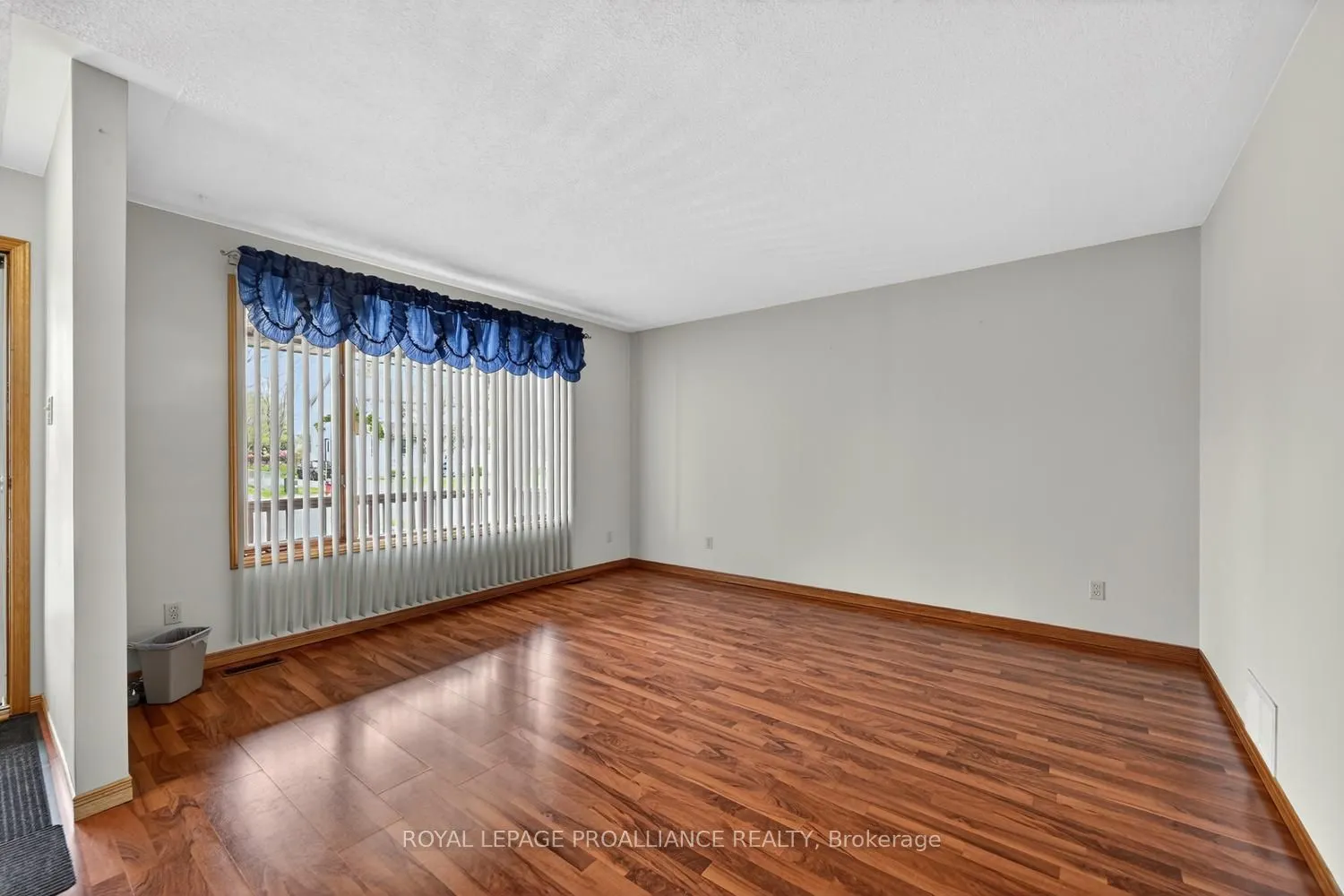 5126 Meadowland Drive W