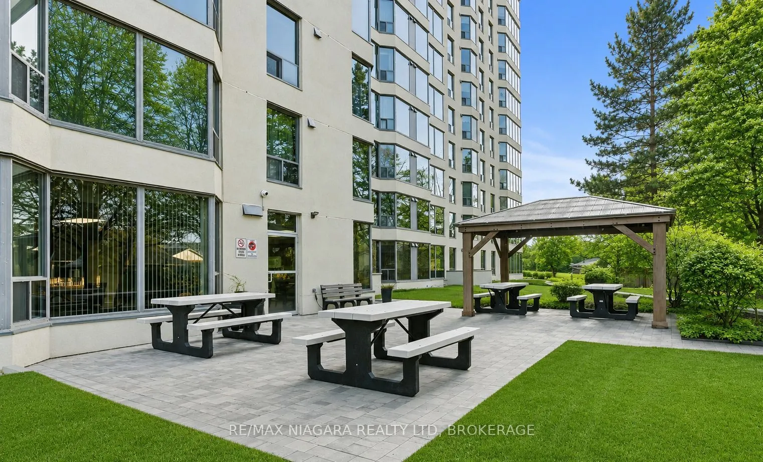 81 Scott Street #601