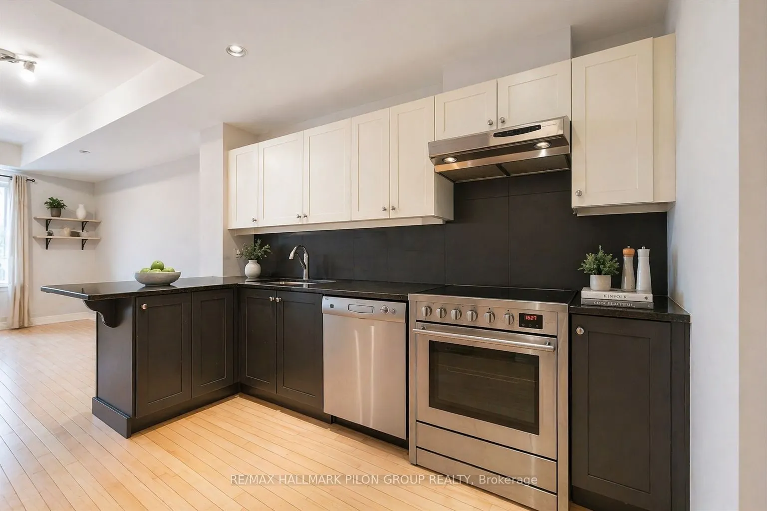 950 Marguerite Avenue #109