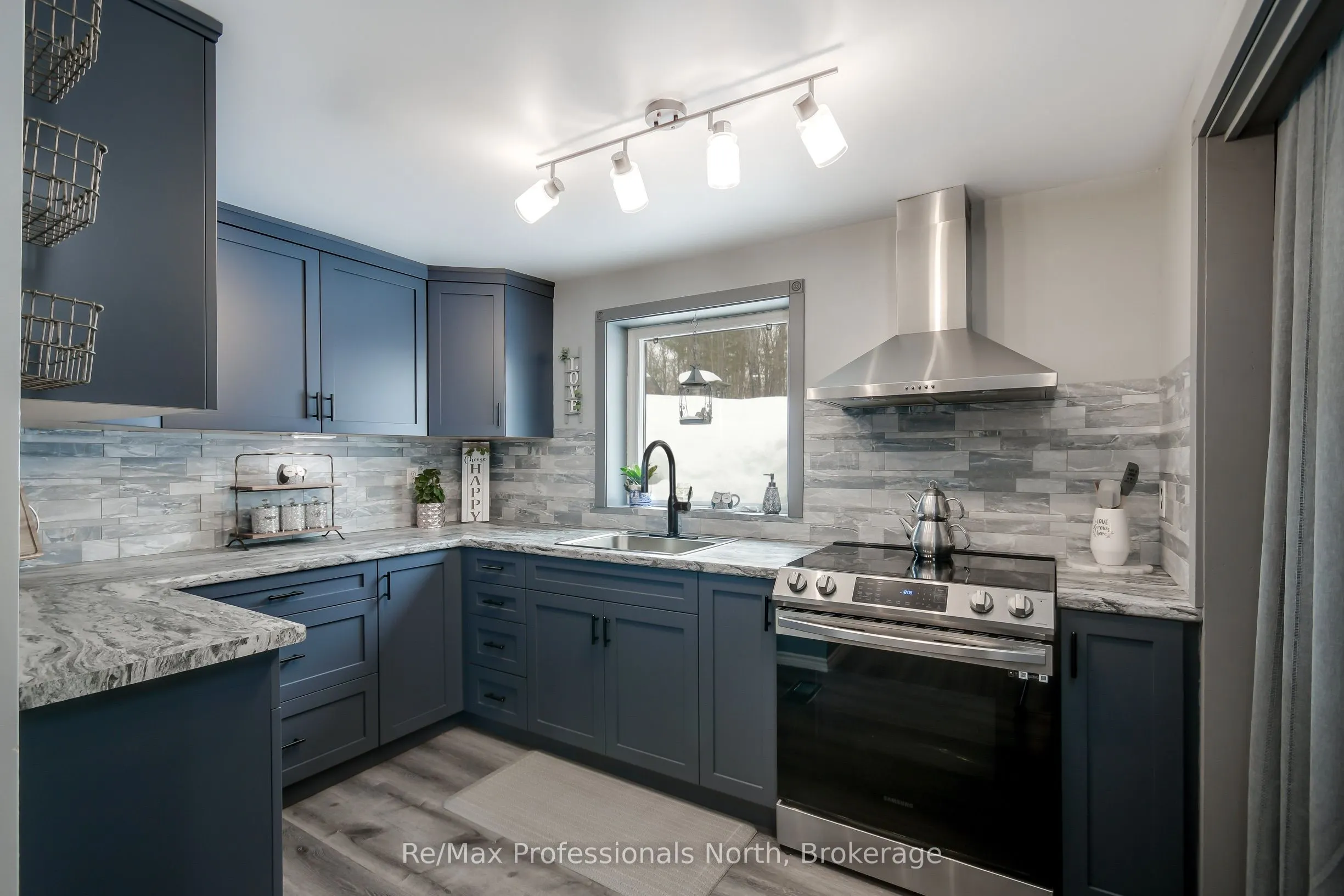 1017 BARLOCHAN Road