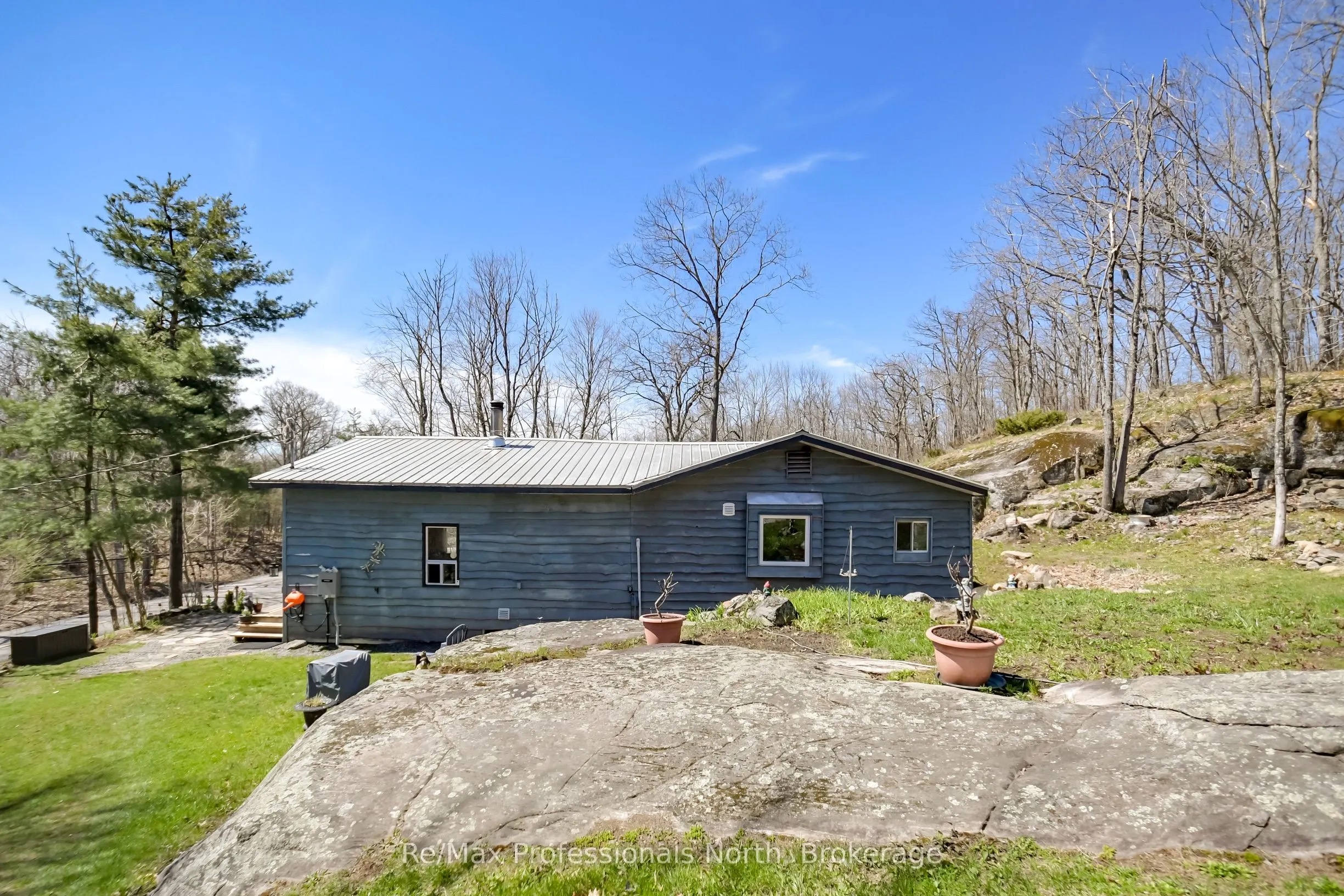 1017 BARLOCHAN Road