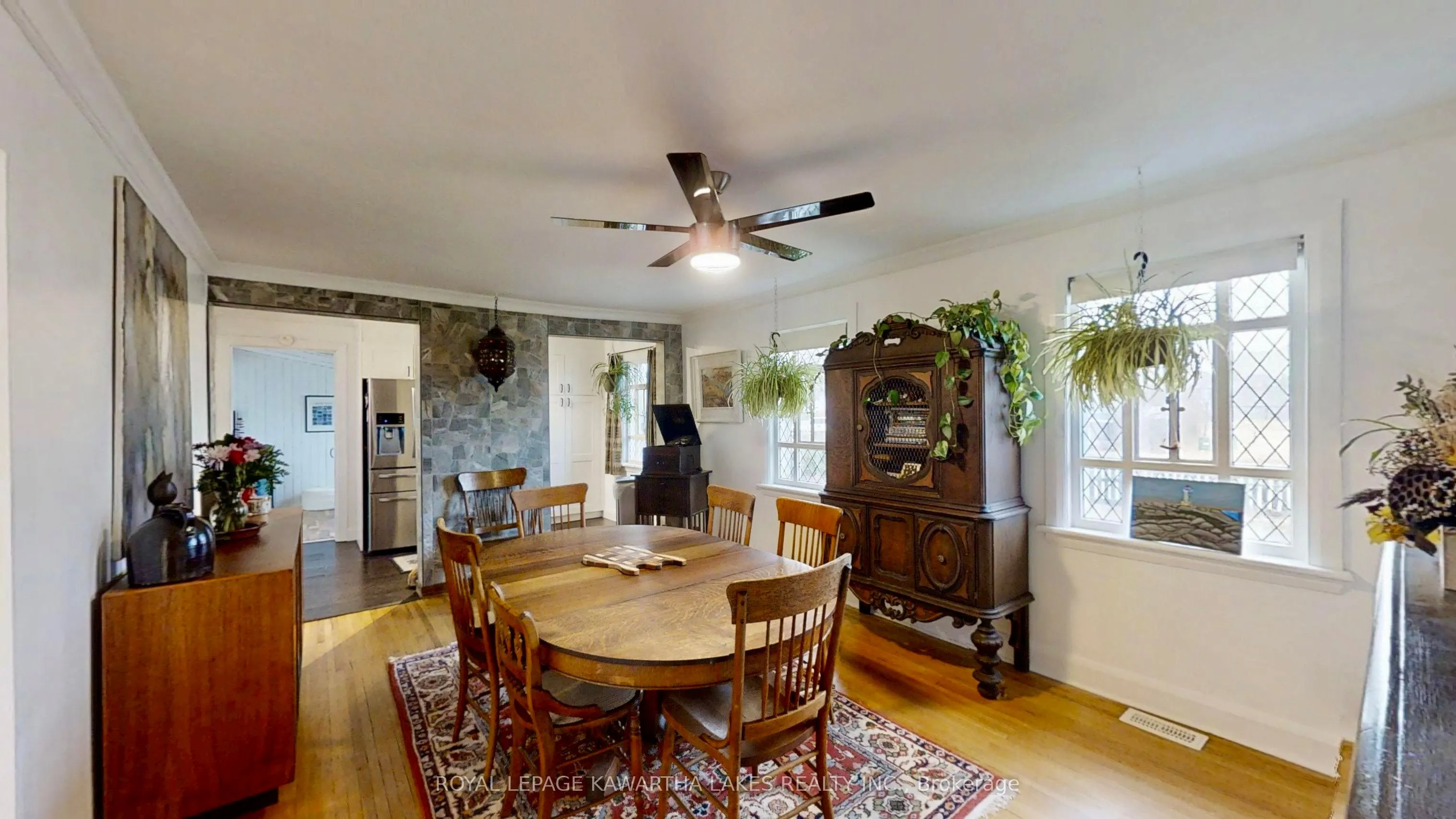 114 Colborne Street W
