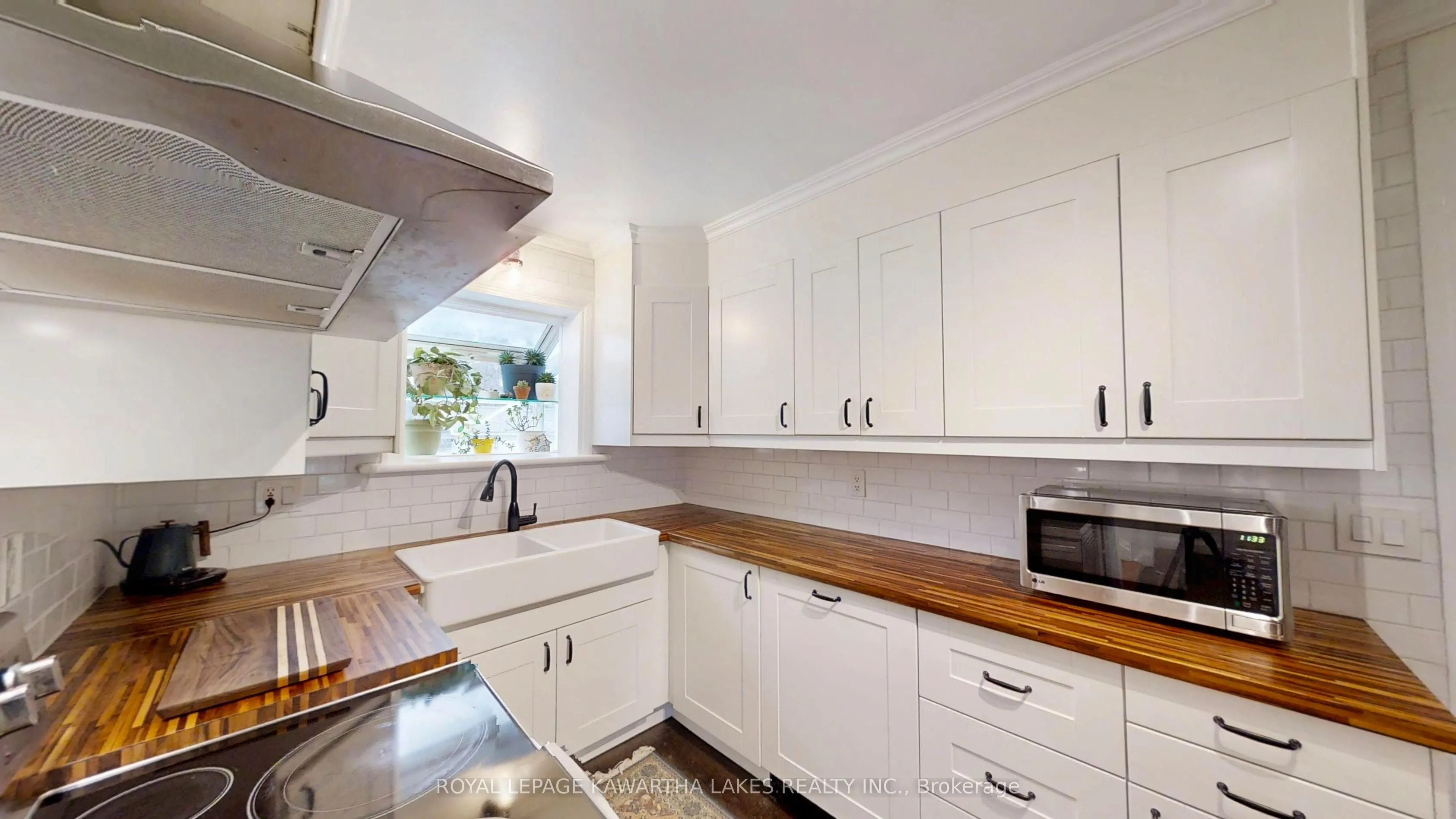 114 Colborne Street W