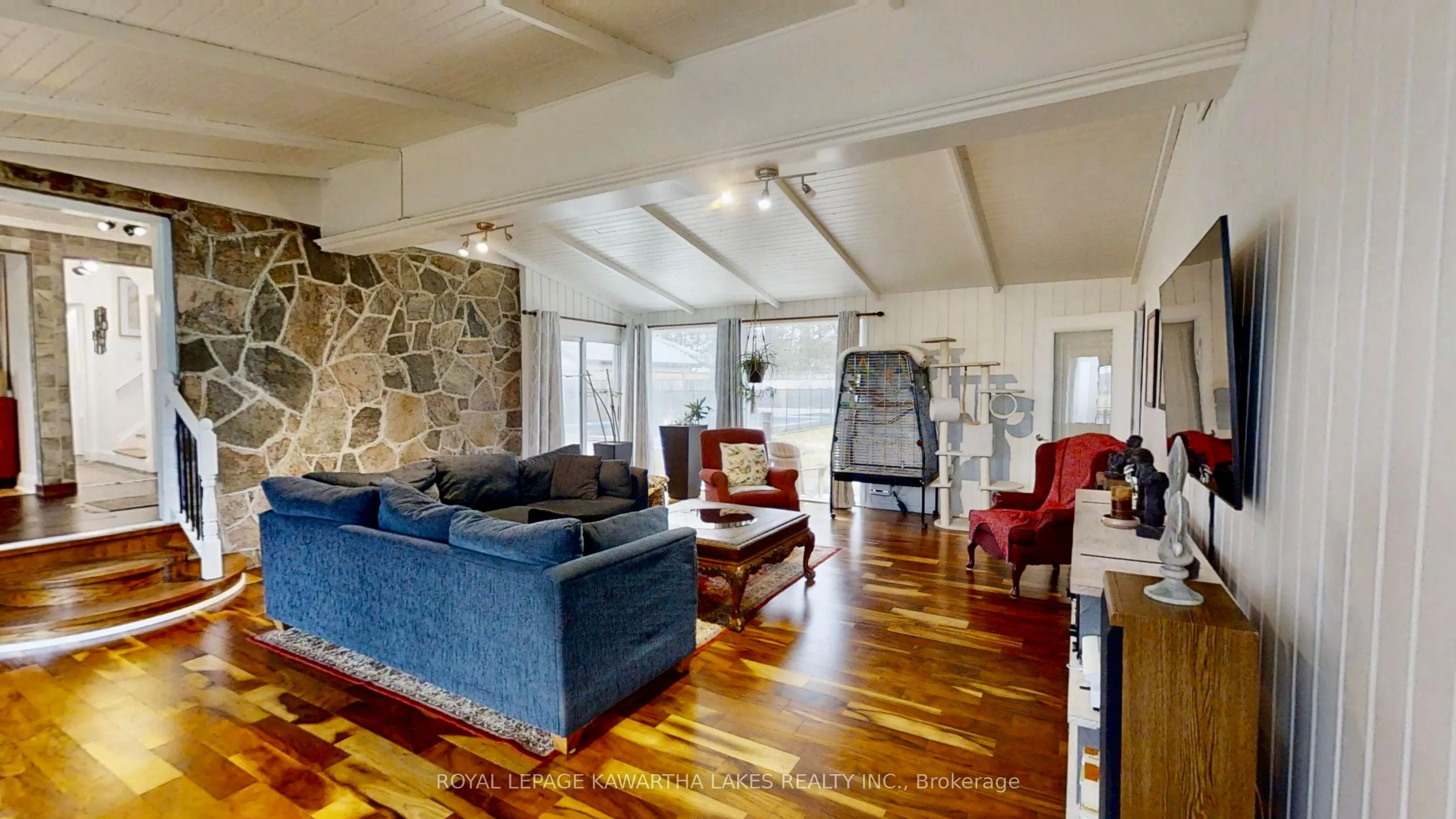 114 Colborne Street W