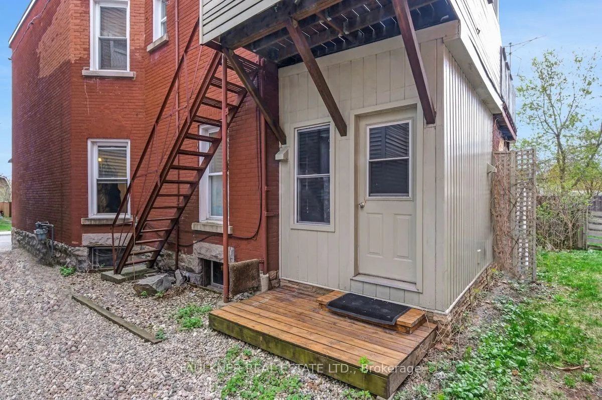 136 Concord Street S