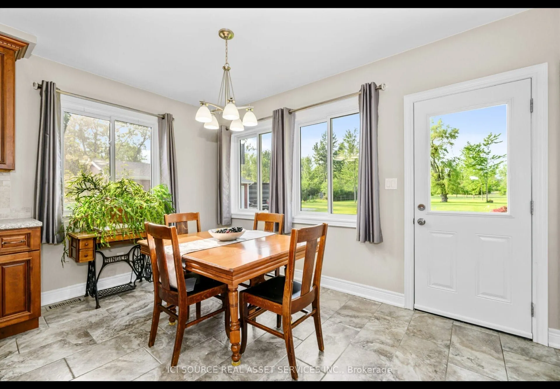 880 Edgemere Road
