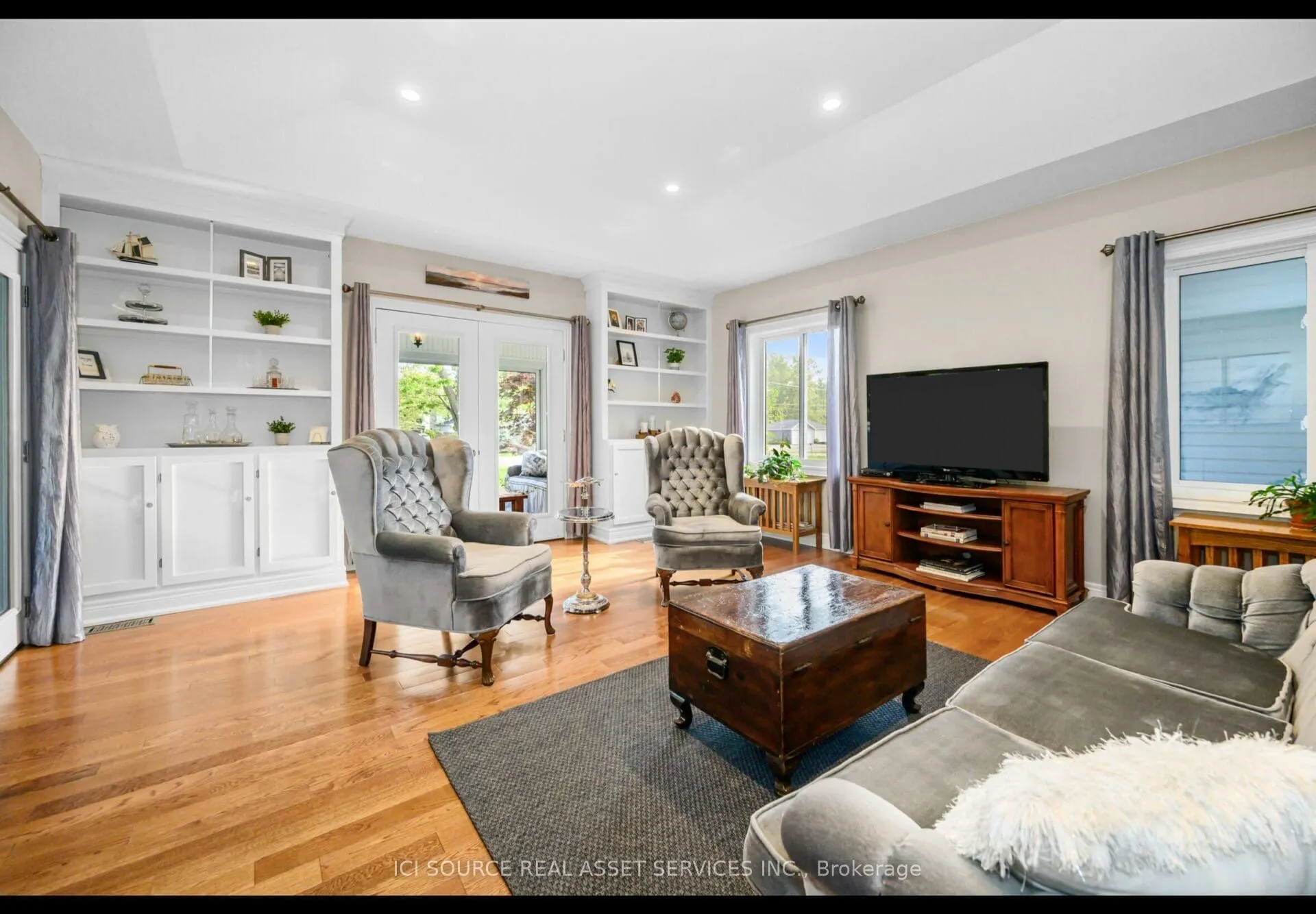 880 Edgemere Road