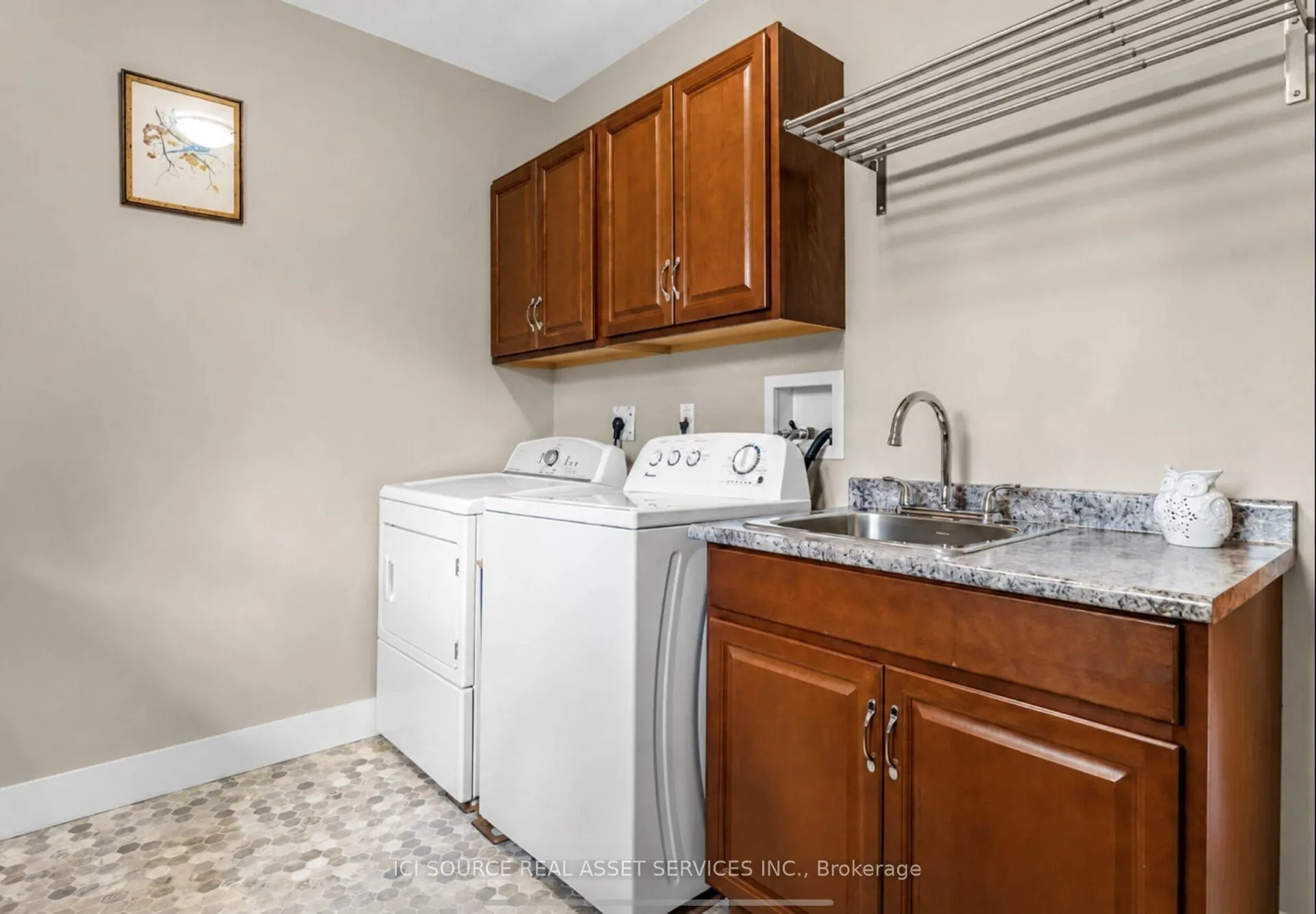 880 Edgemere Road