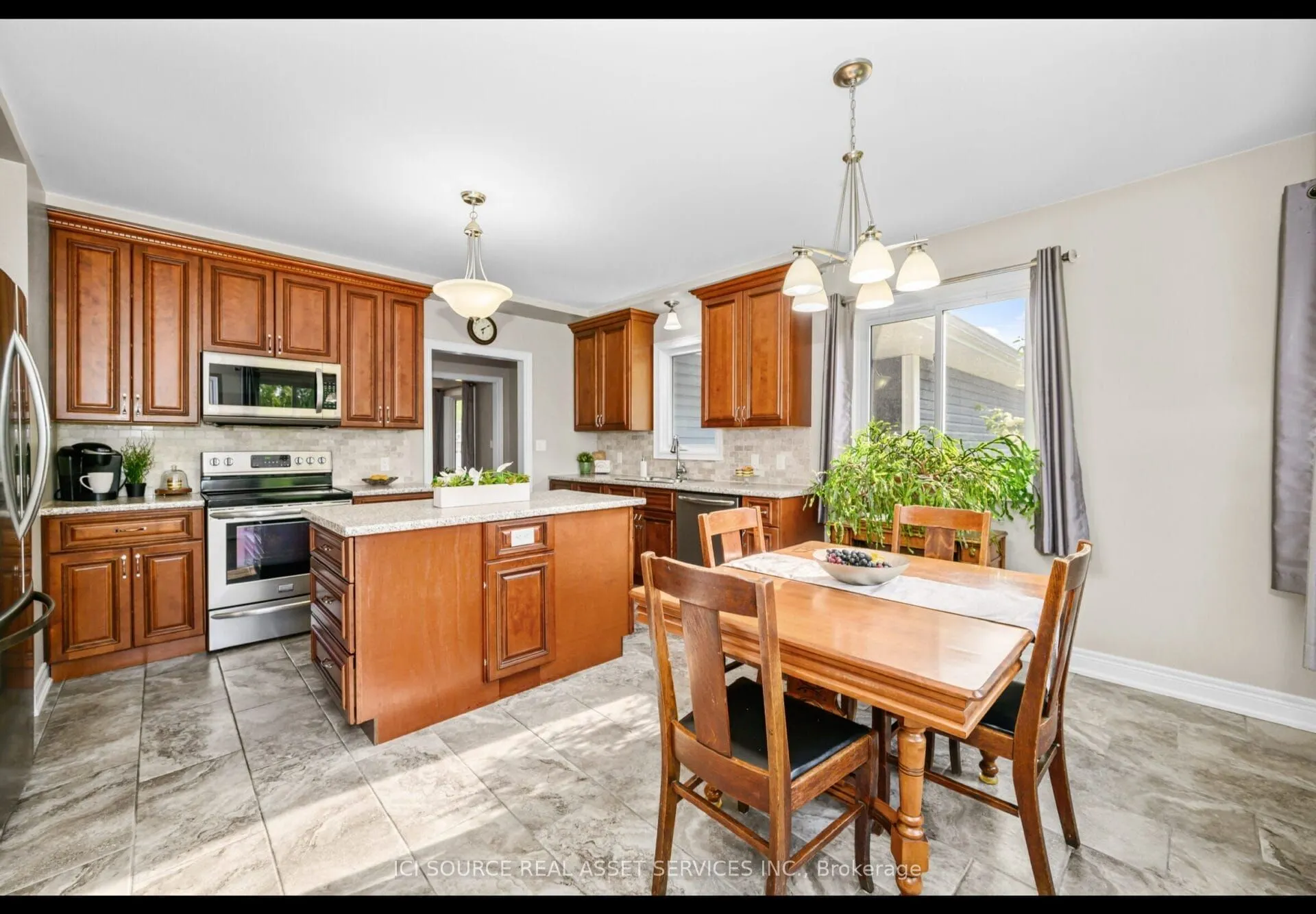 880 Edgemere Road