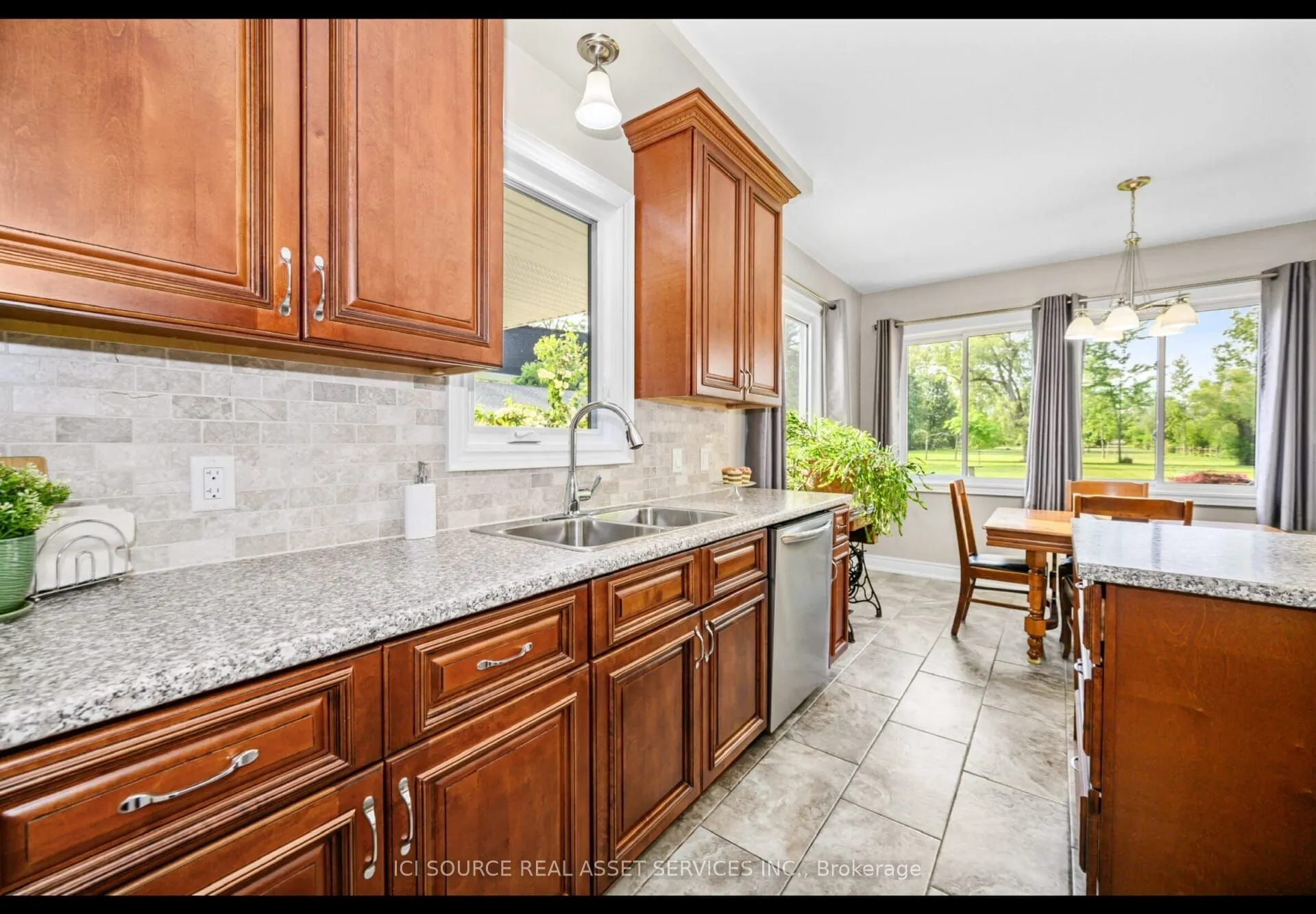 880 Edgemere Road