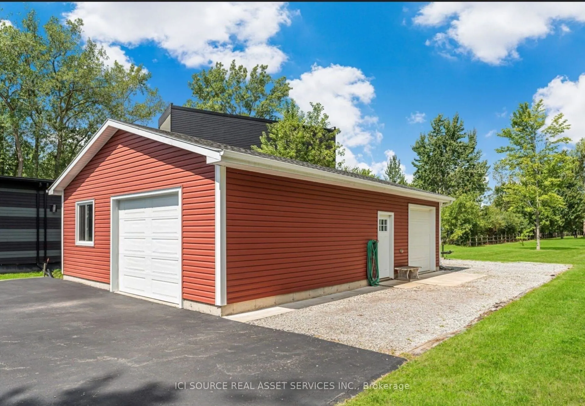 880 Edgemere Road