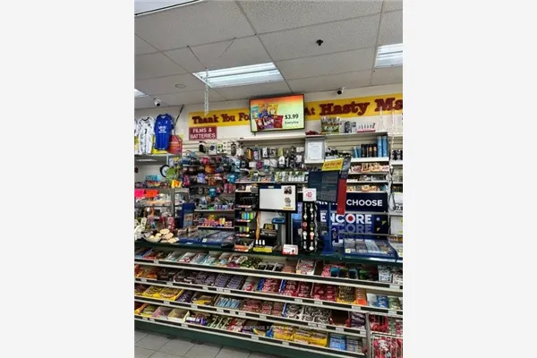 210 Mohawk Road E