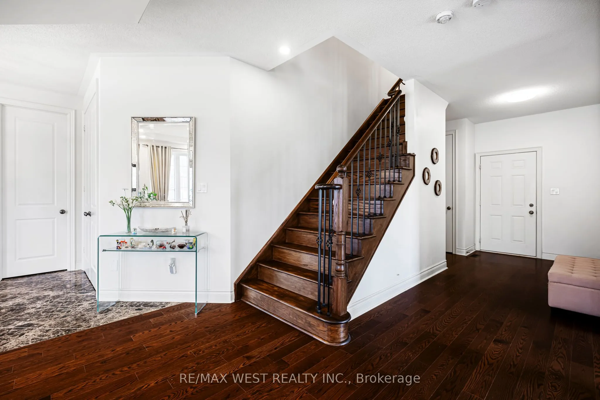 10 Stonegate Avenue