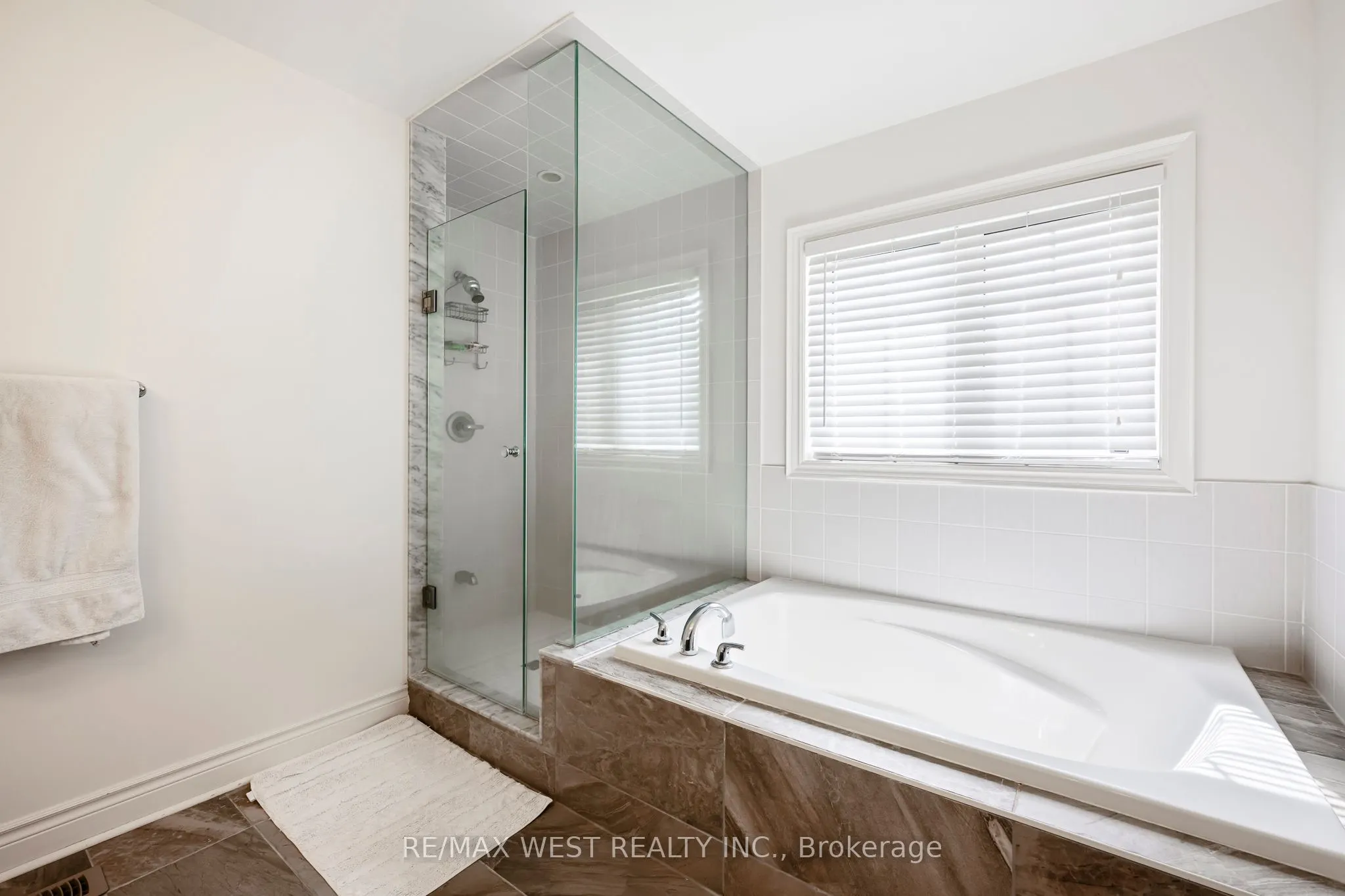 10 Stonegate Avenue