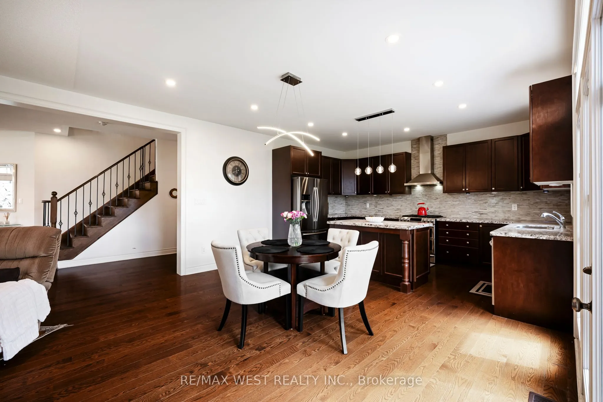 10 Stonegate Avenue