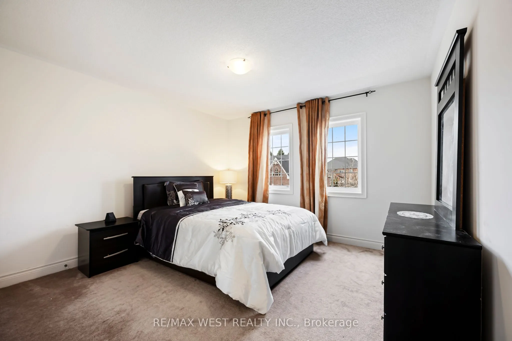 10 Stonegate Avenue