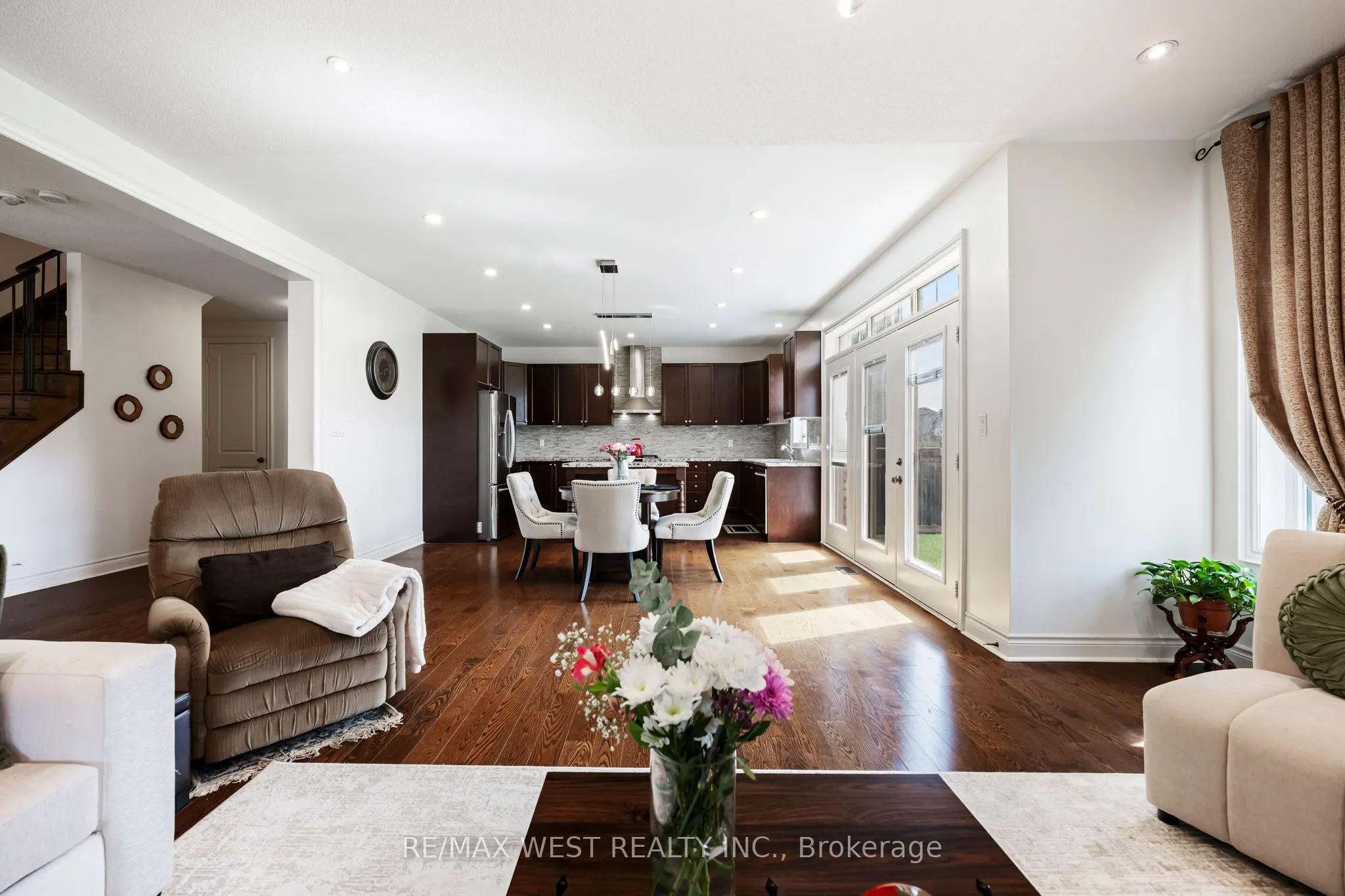 10 Stonegate Avenue