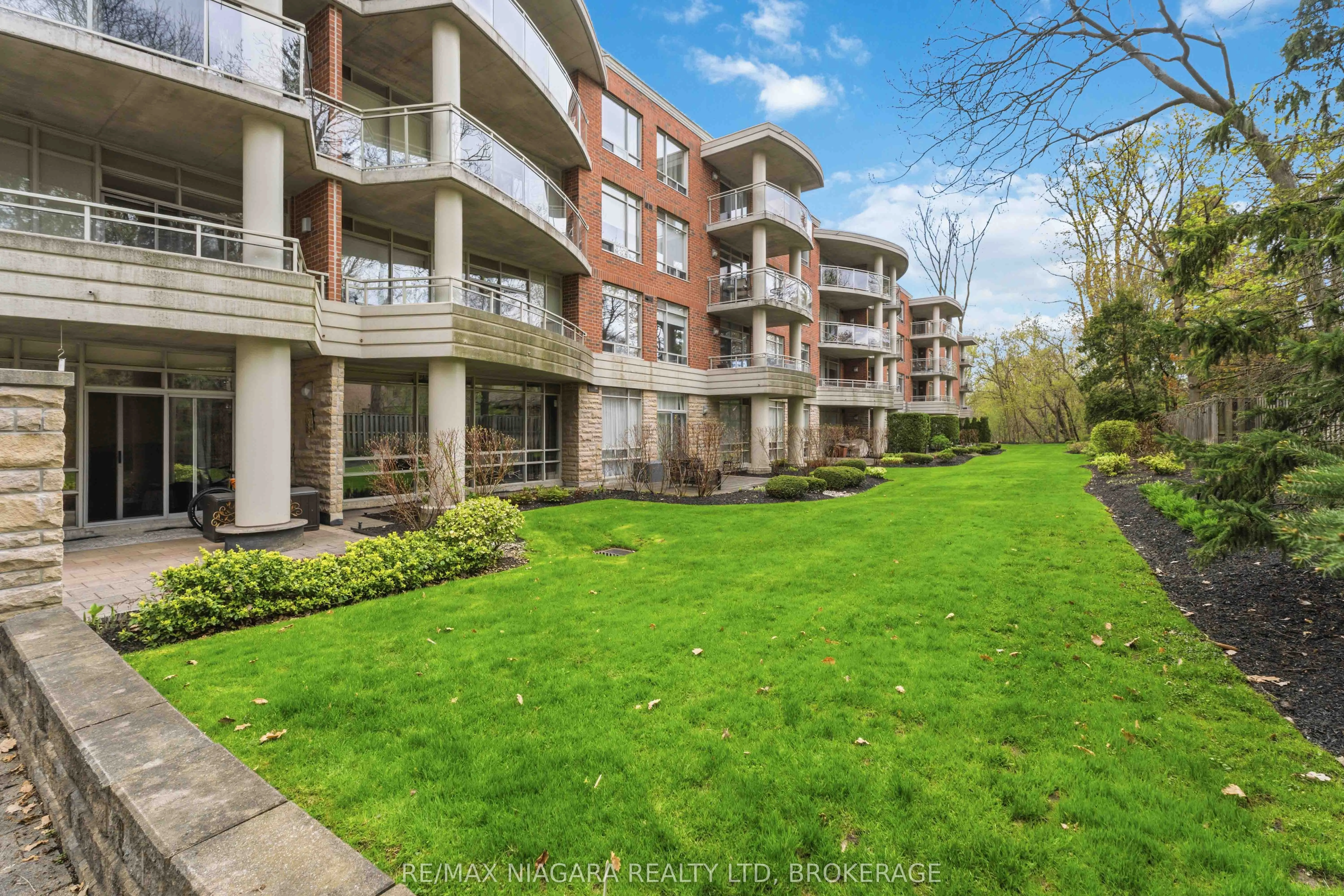 125 Wilson Street W #107