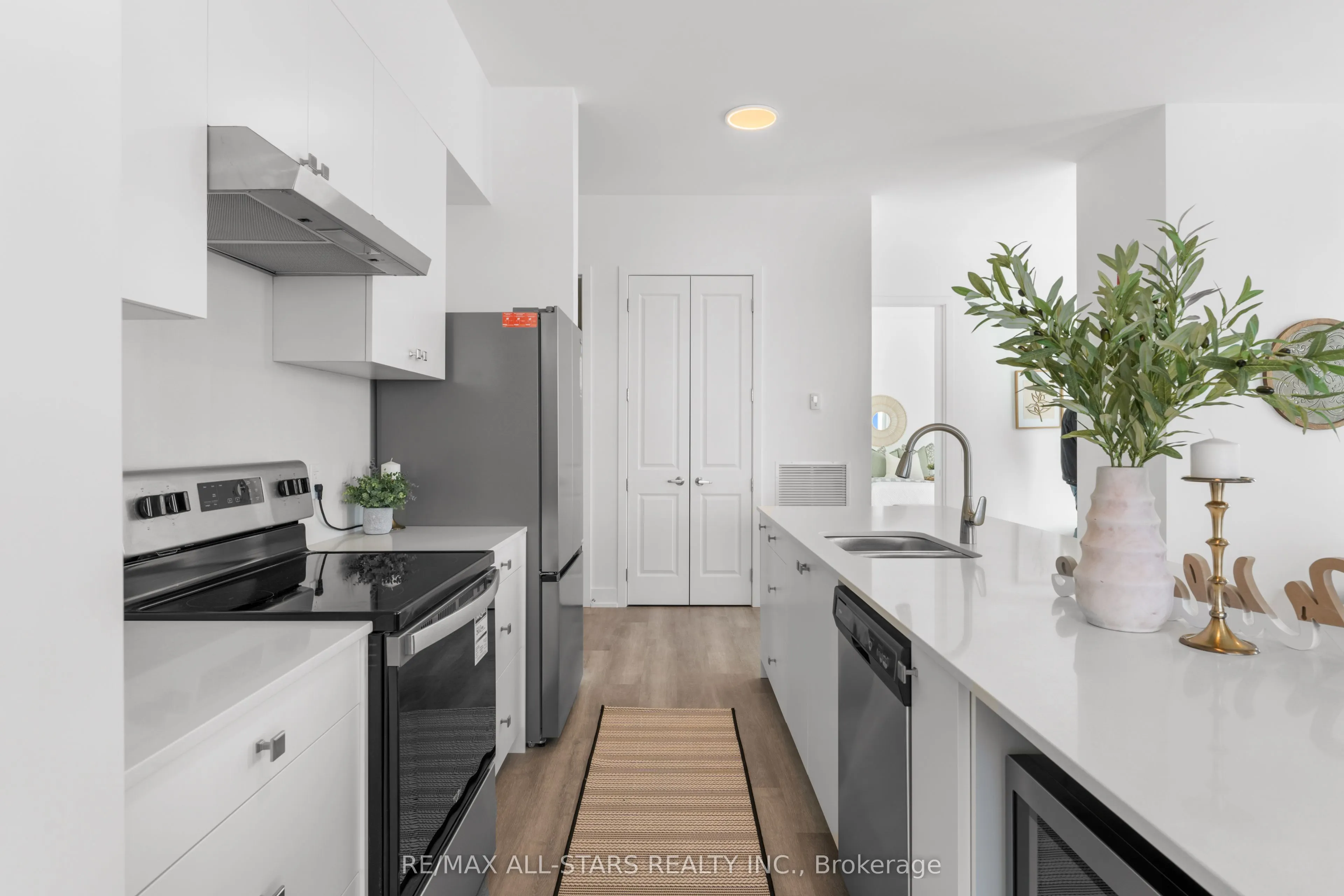 19B West Street N #PH#5