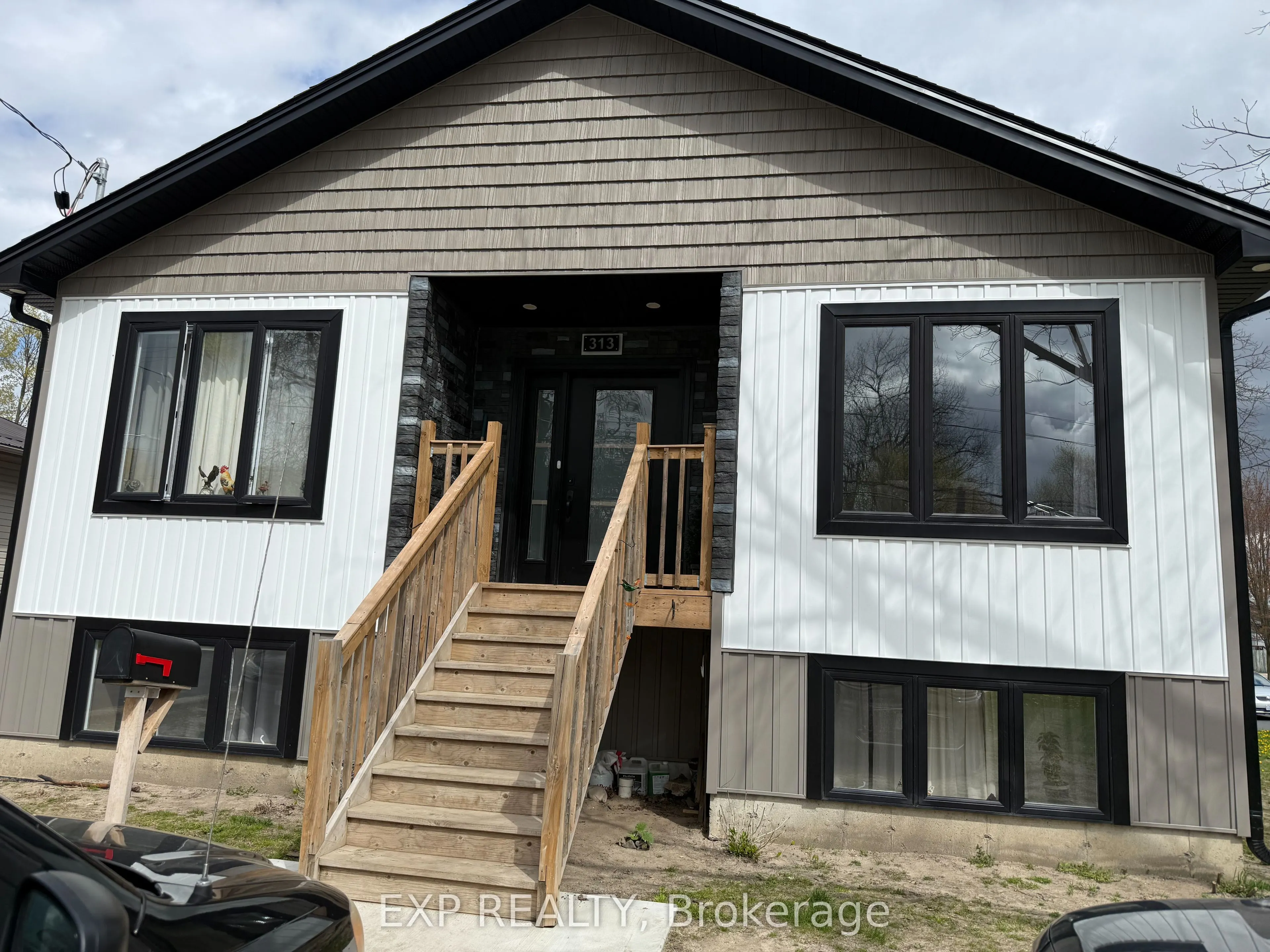 313 John Street S