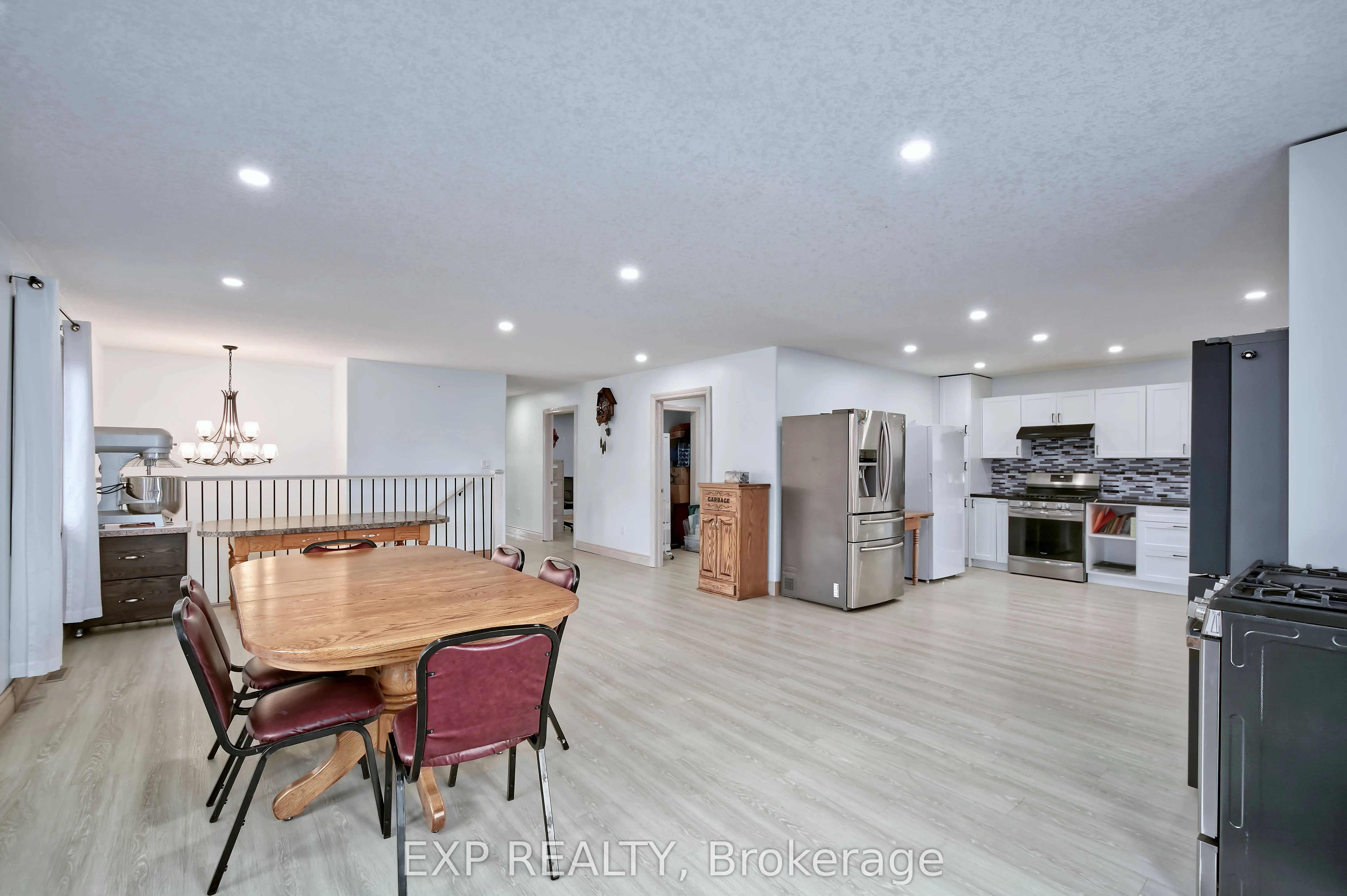 313 John Street S