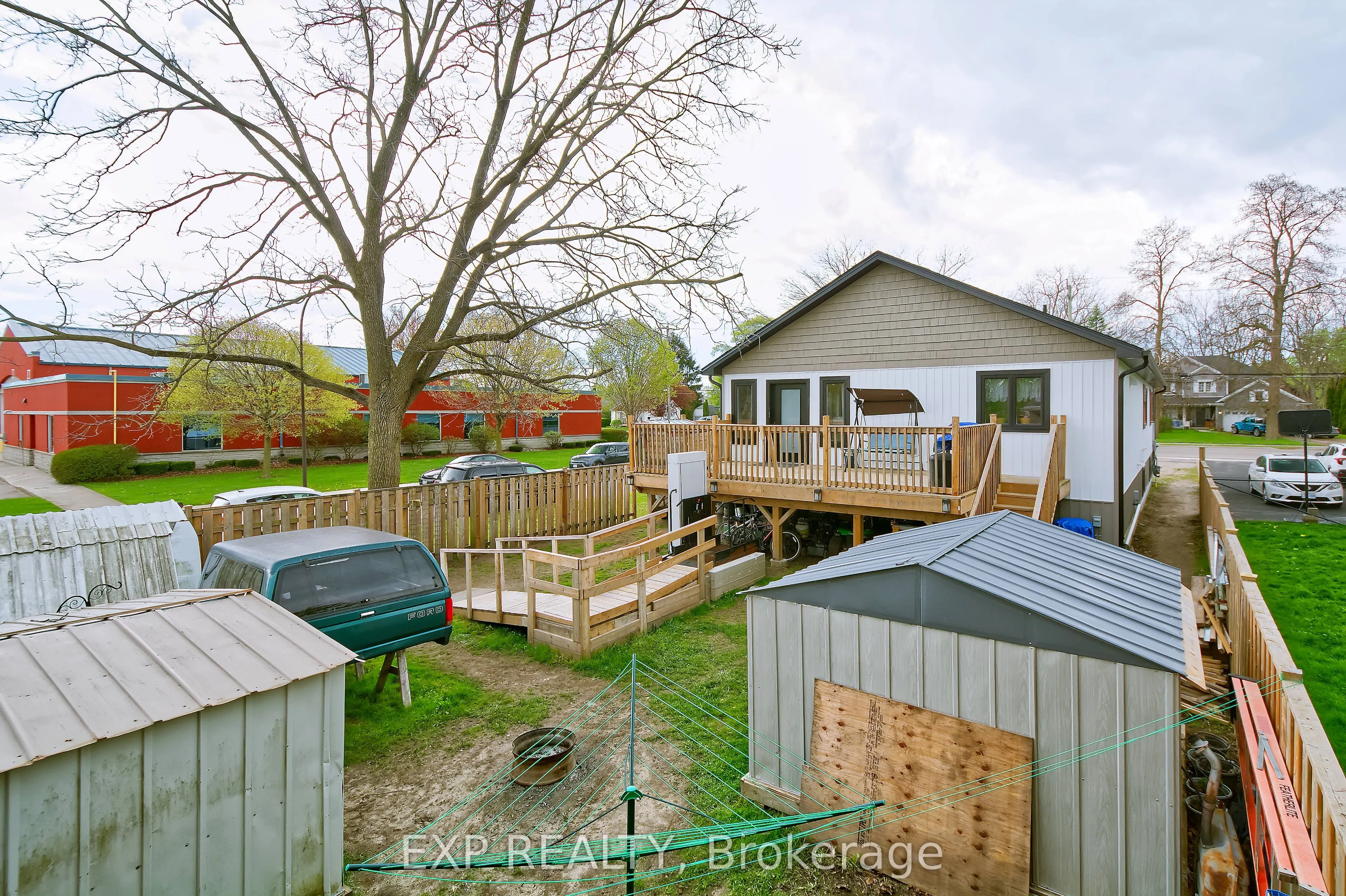 313 John Street S