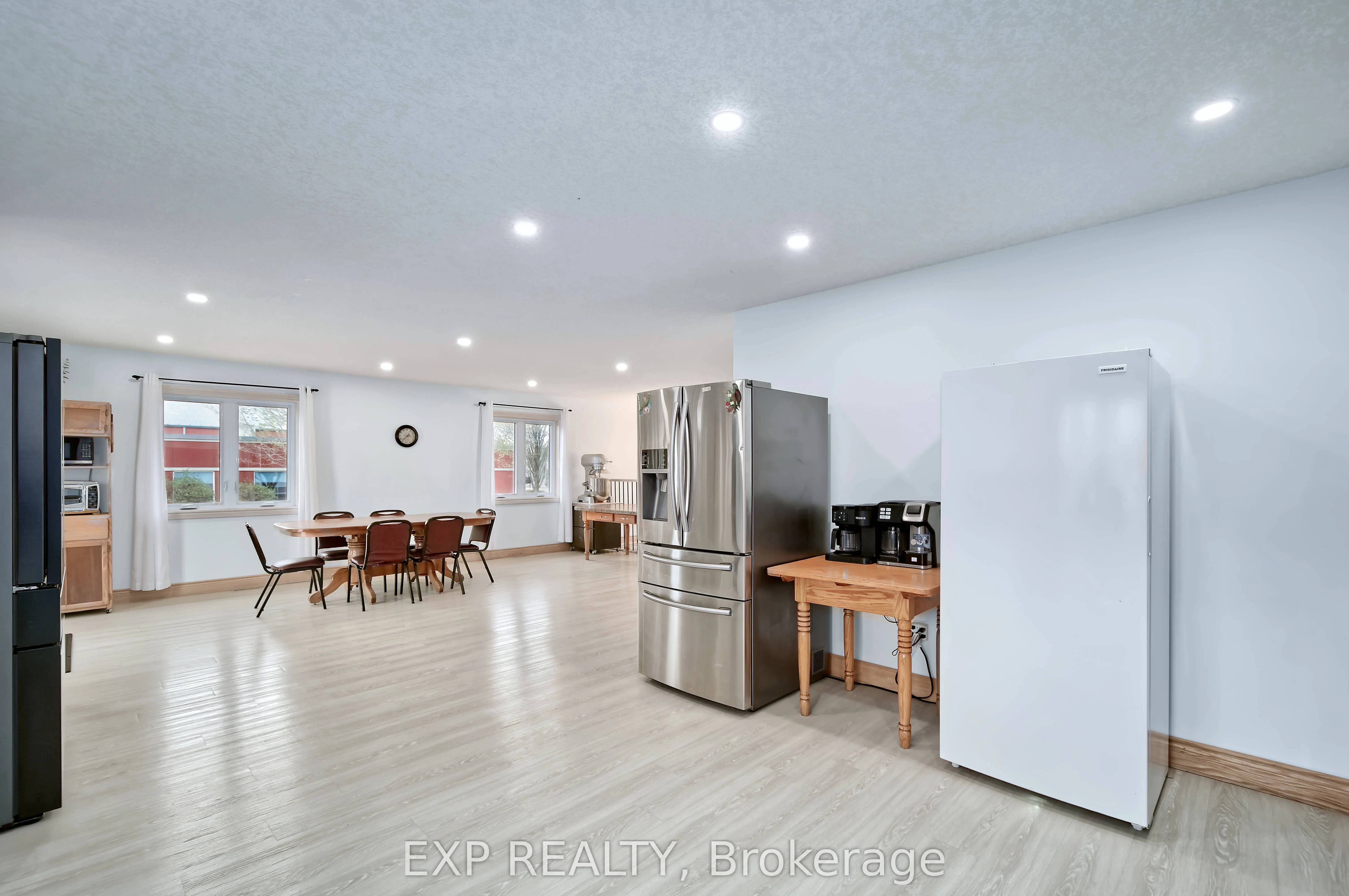 313 John Street S