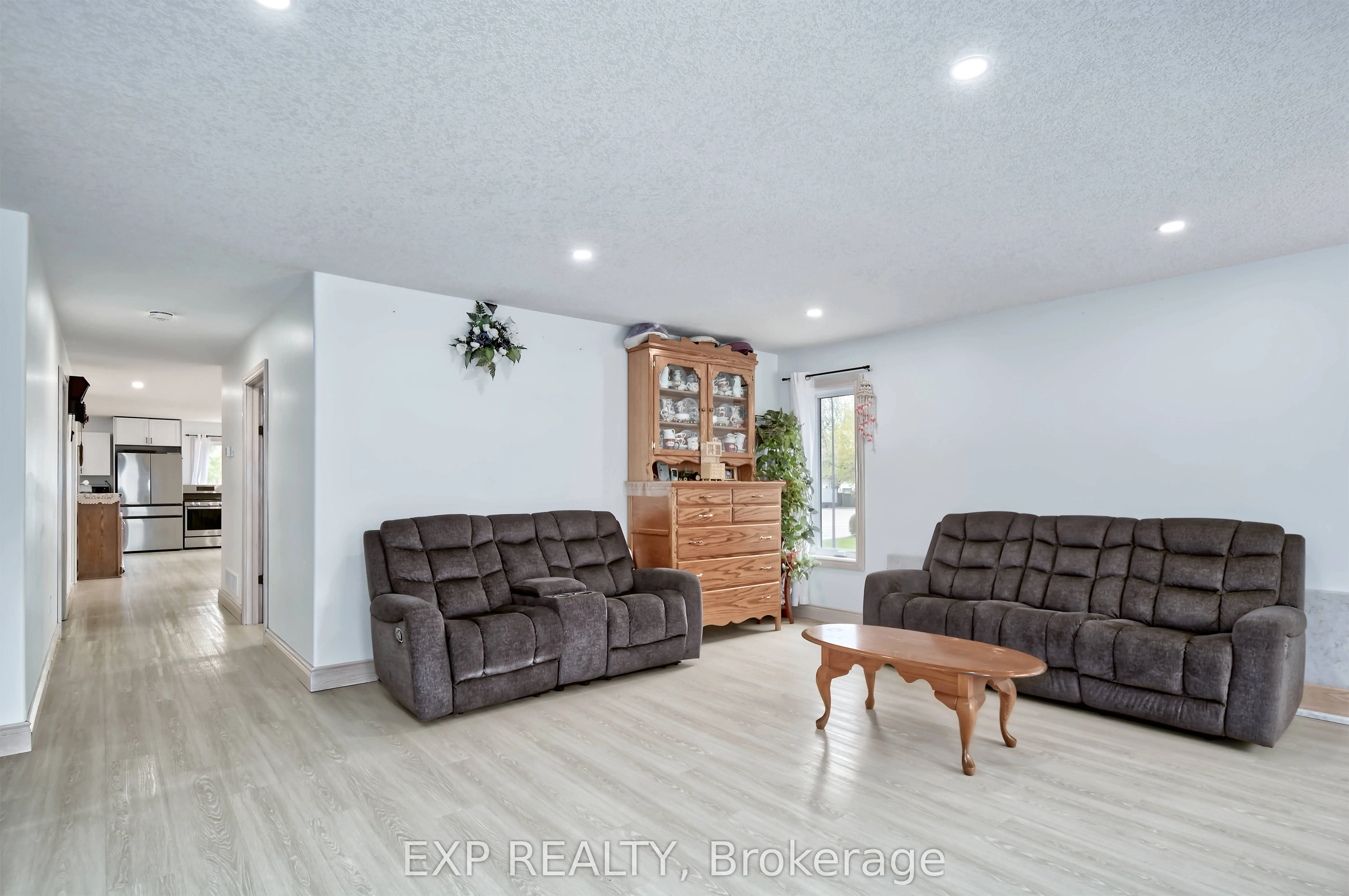 313 John Street S