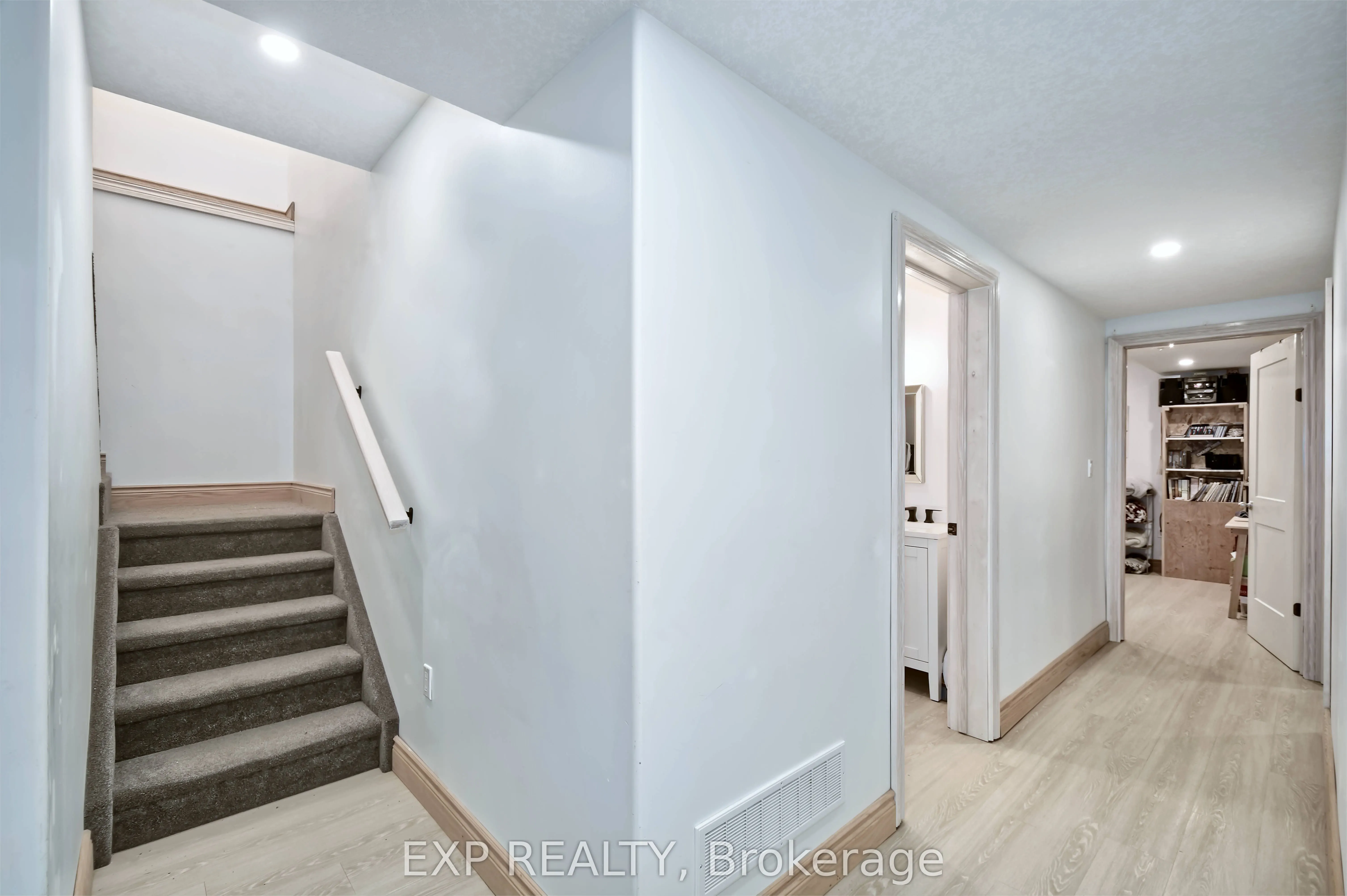 313 John Street S