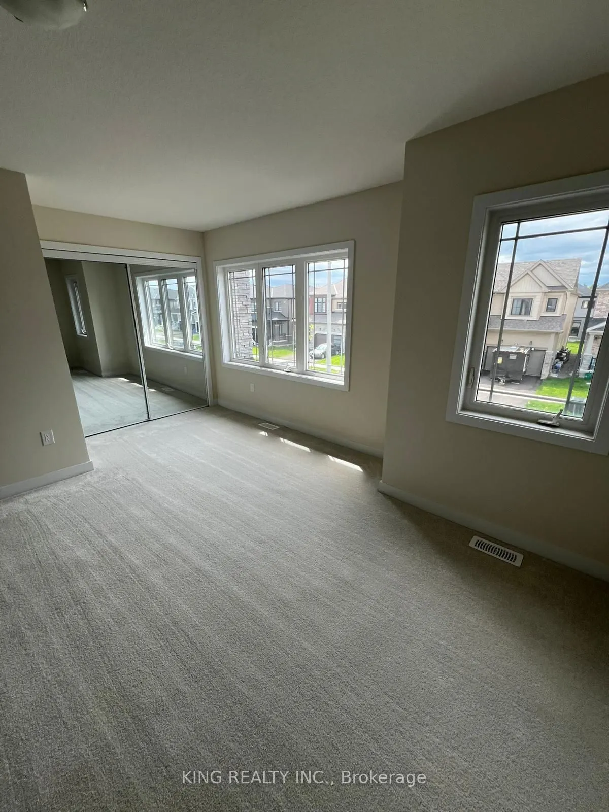 82 SUNFLOWER Crescent