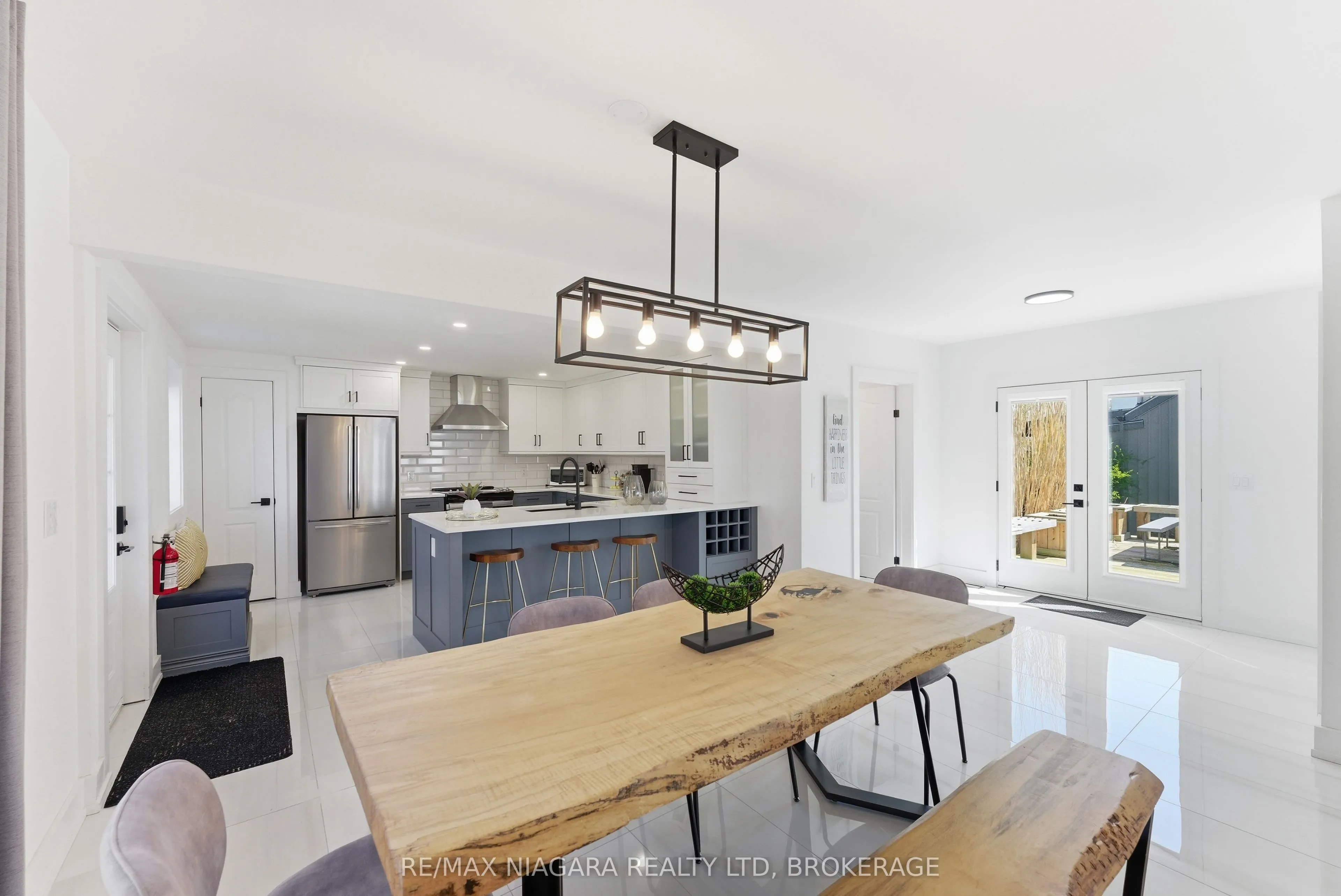 616 Lakeshore Road