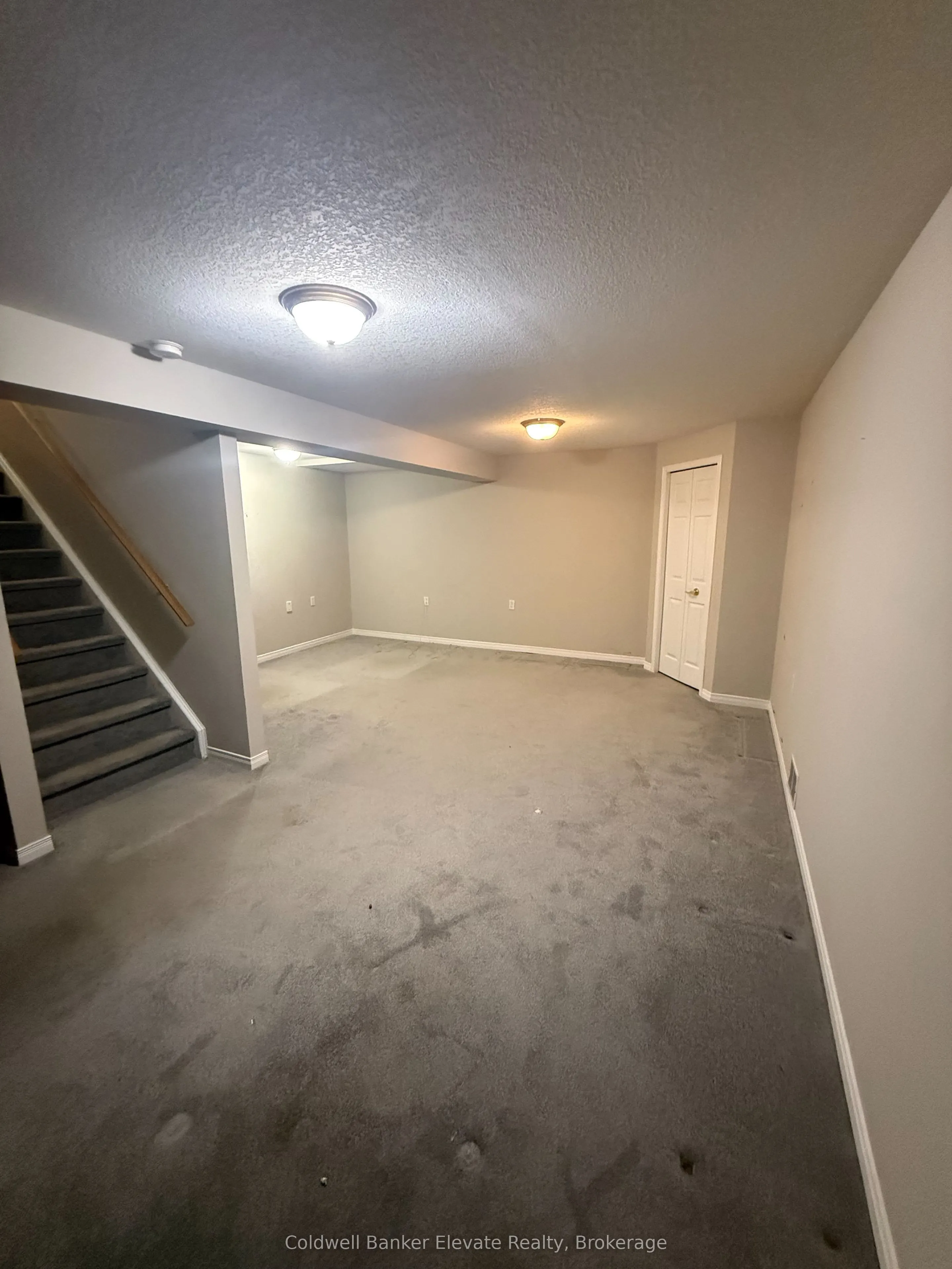 2705 KINGSWAY Drive #9