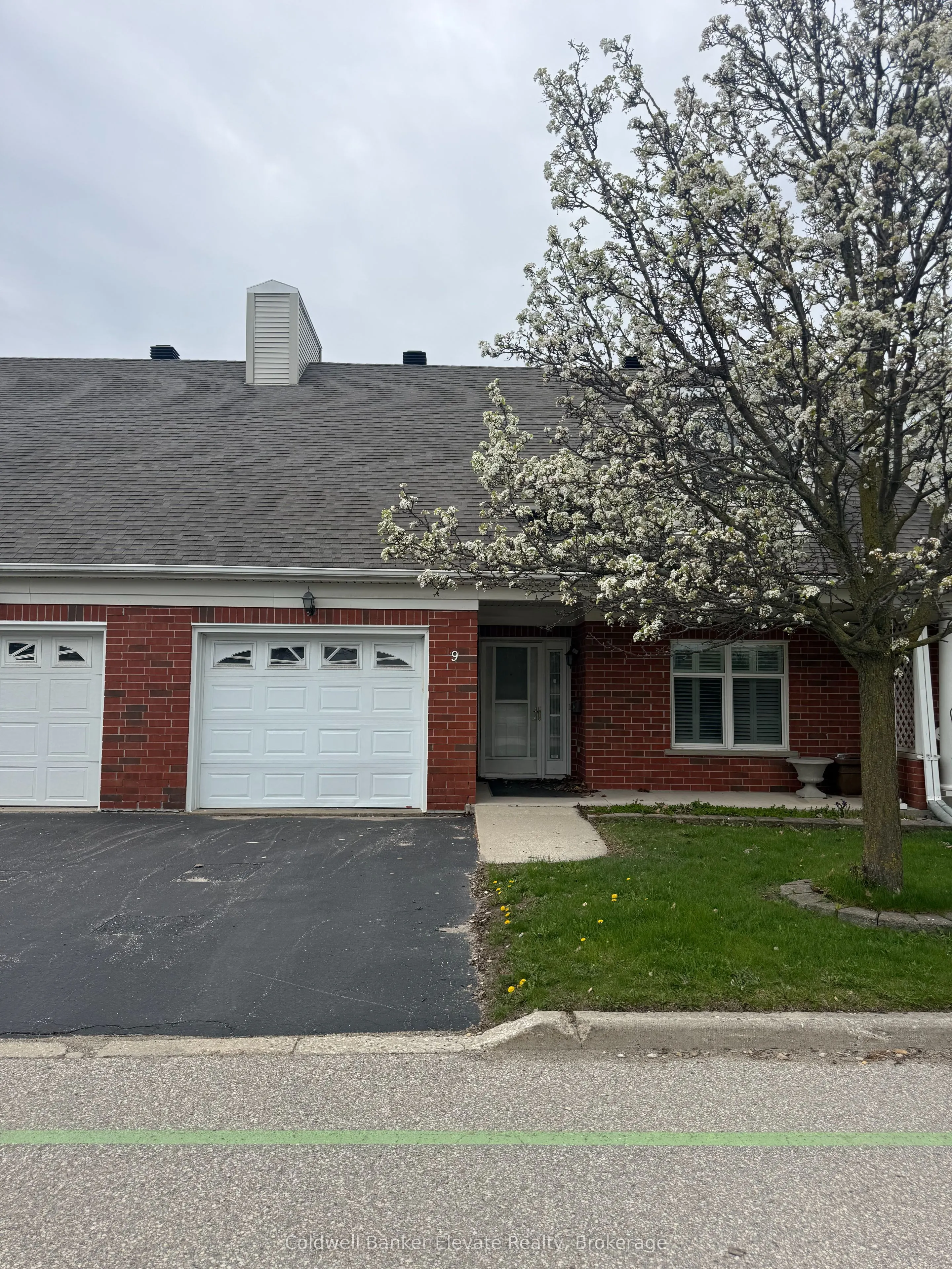 2705 KINGSWAY Drive #9