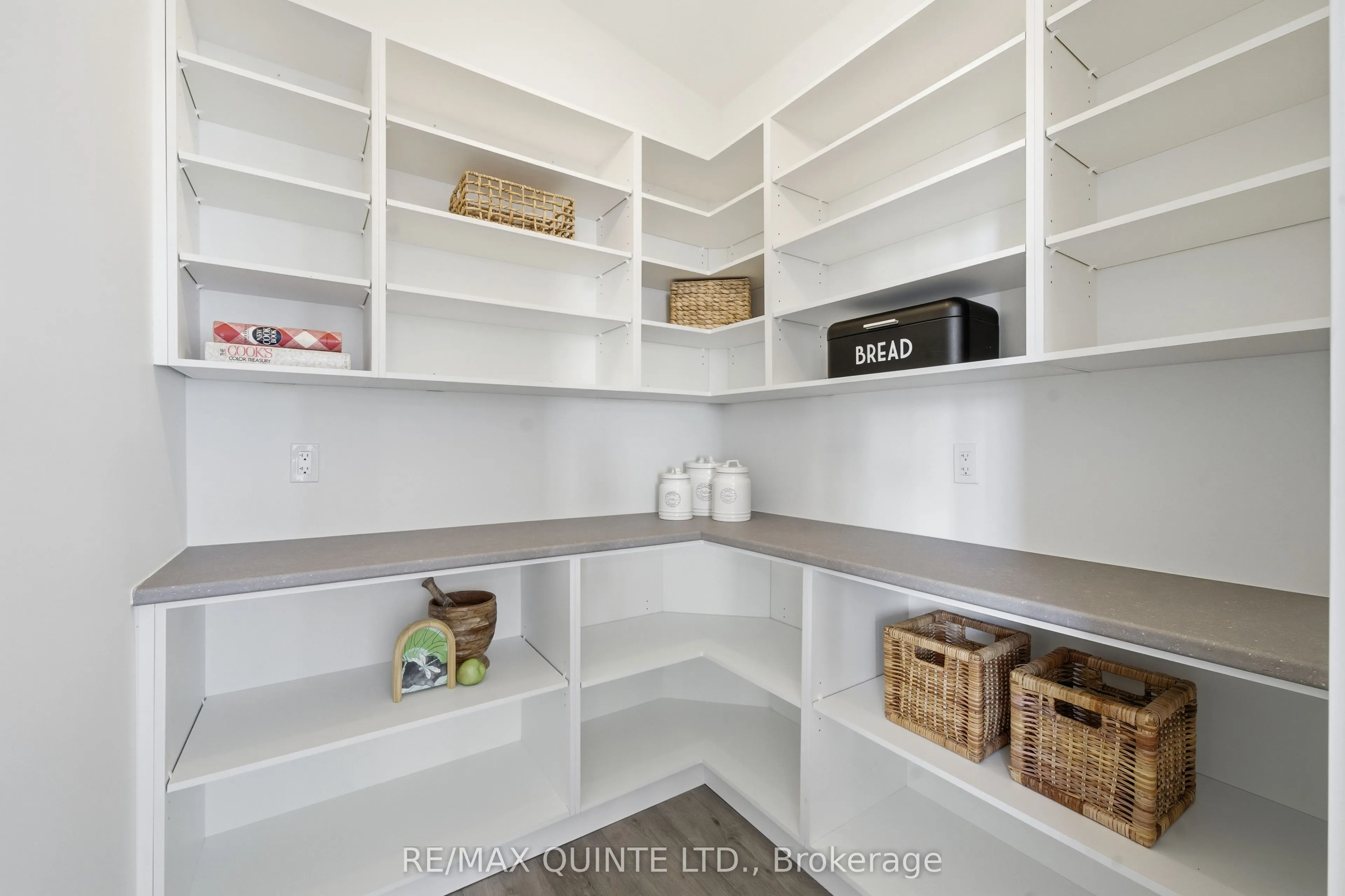 225 Mitchells Crossroad