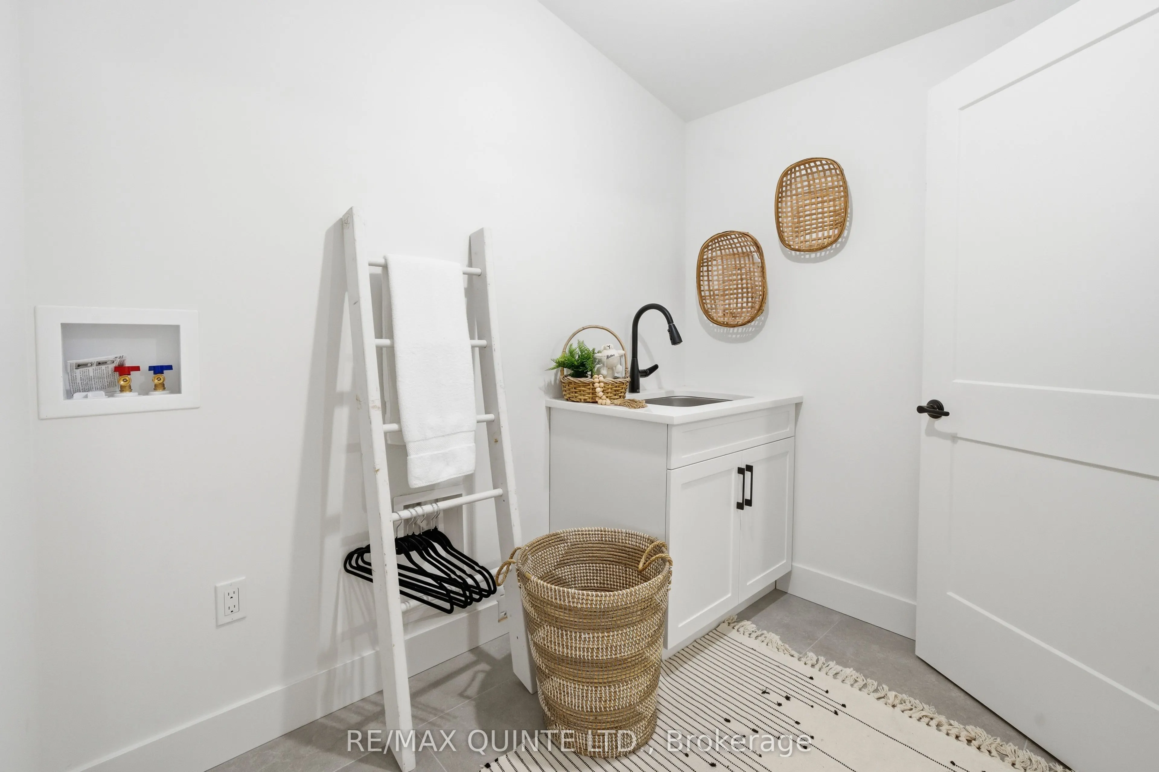225 Mitchells Crossroad