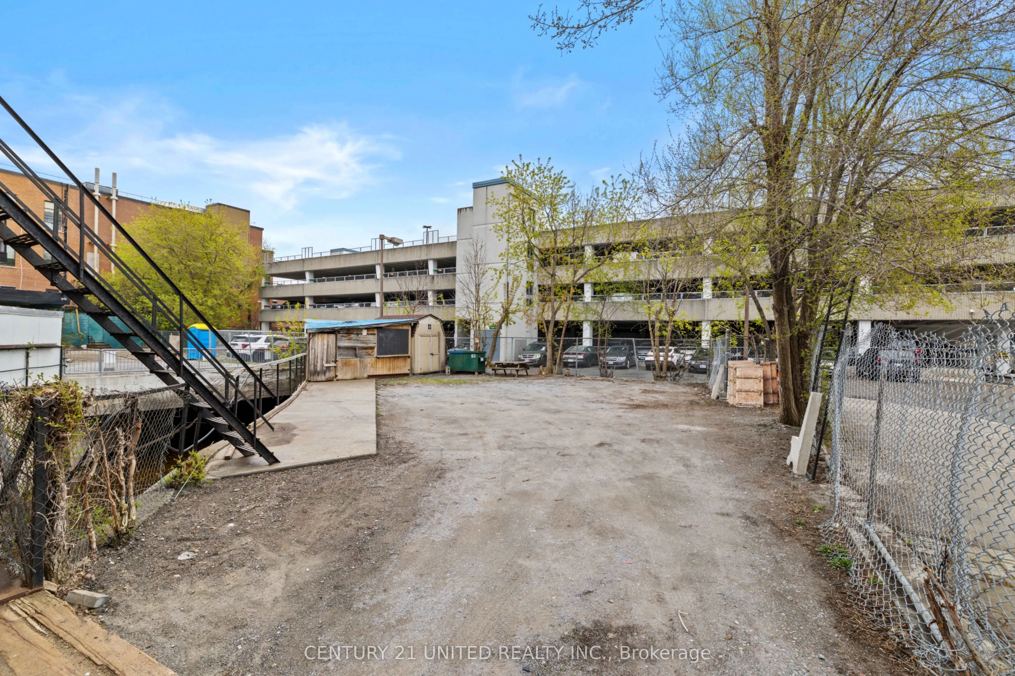 197 Hunter Street W
