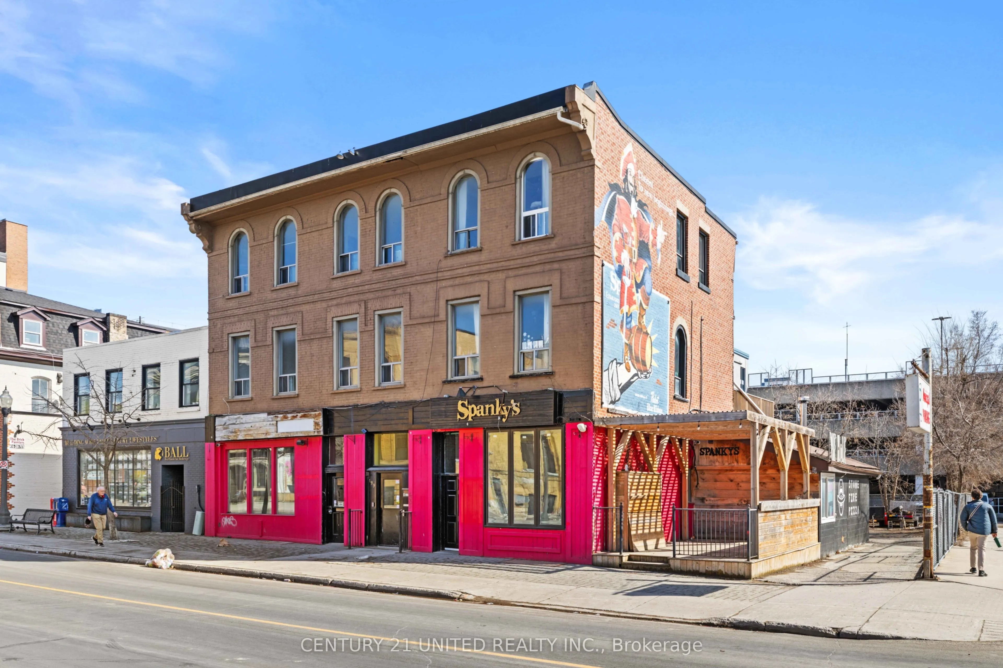 197 Hunter Street W
