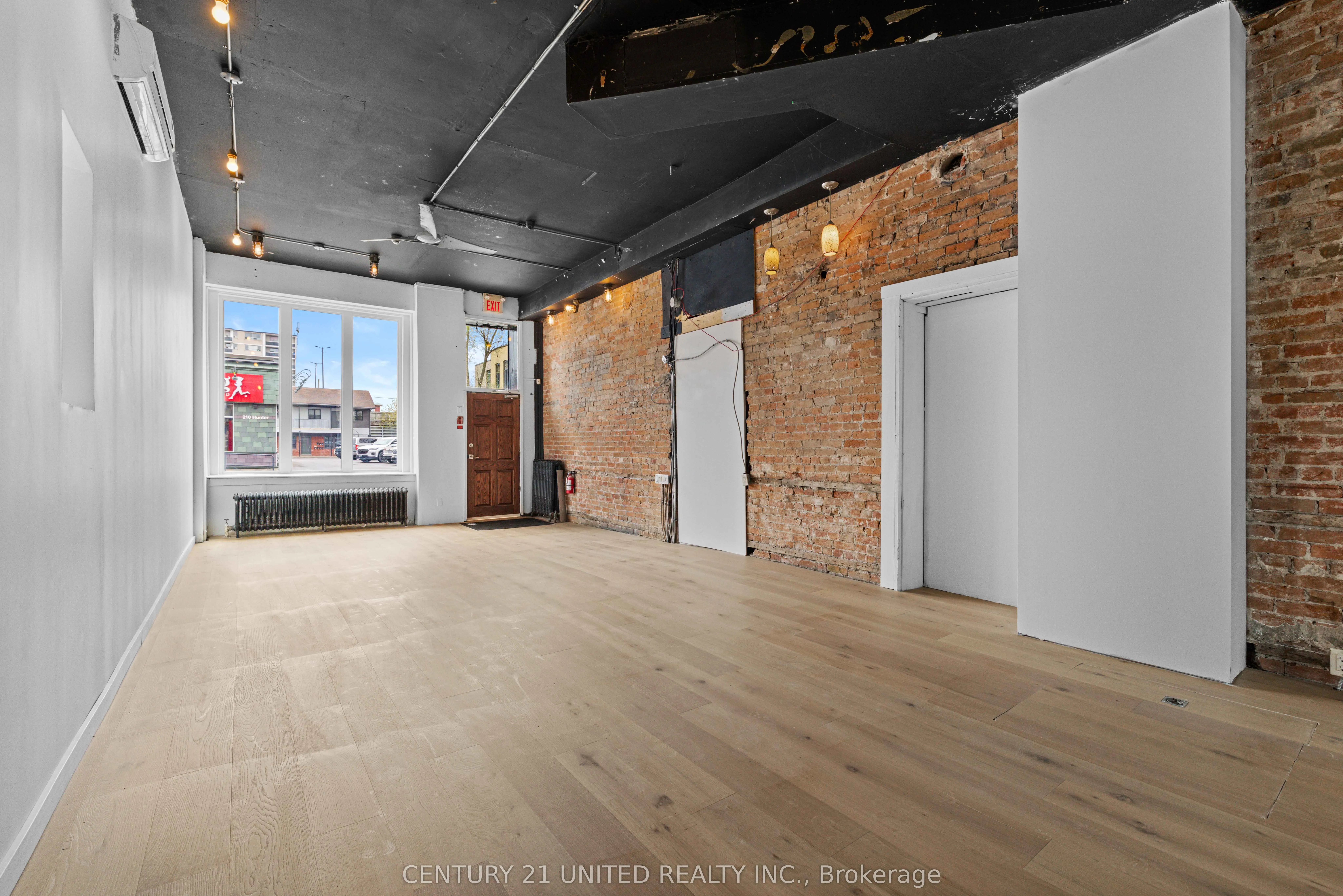 197 Hunter Street W