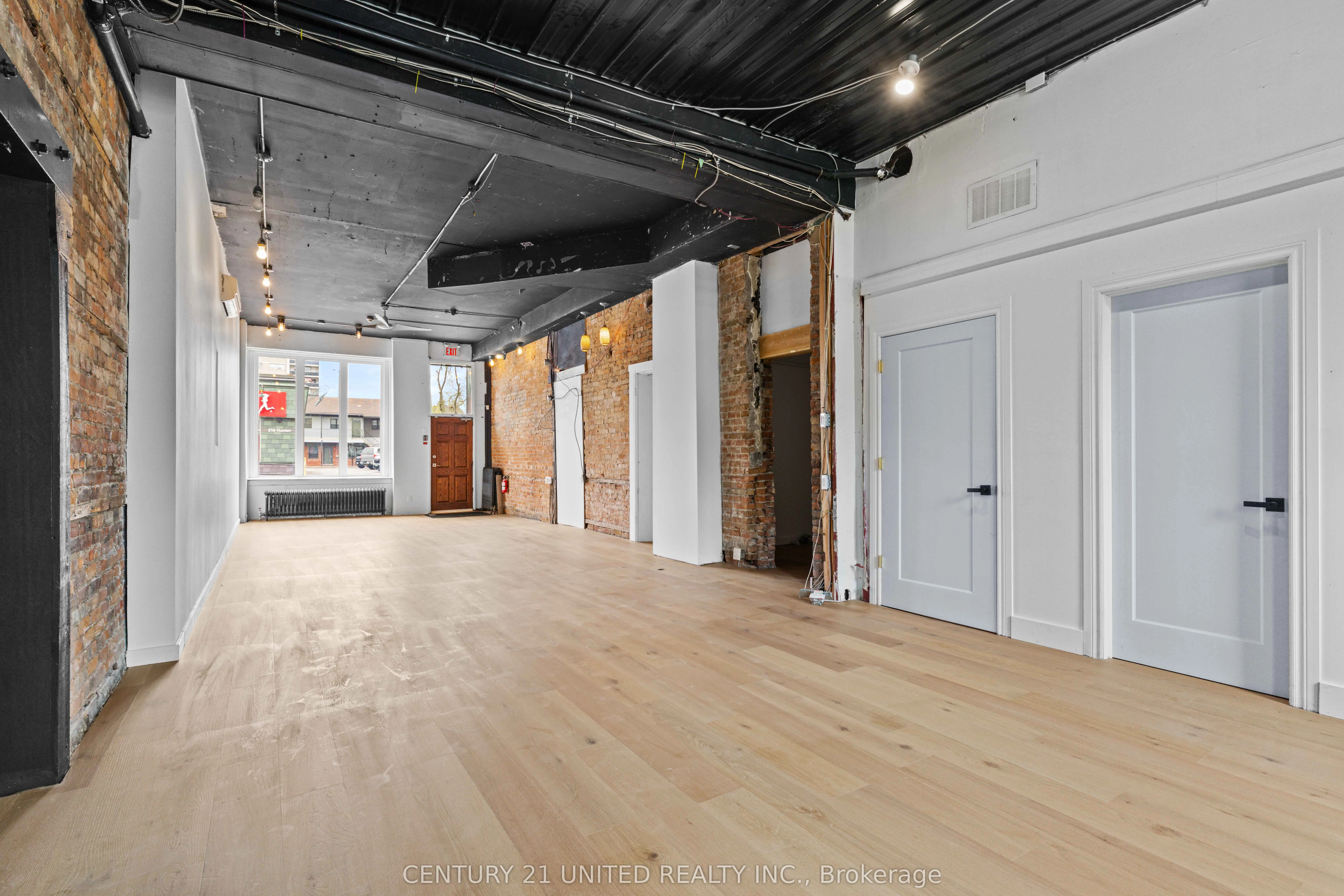 197 Hunter Street W