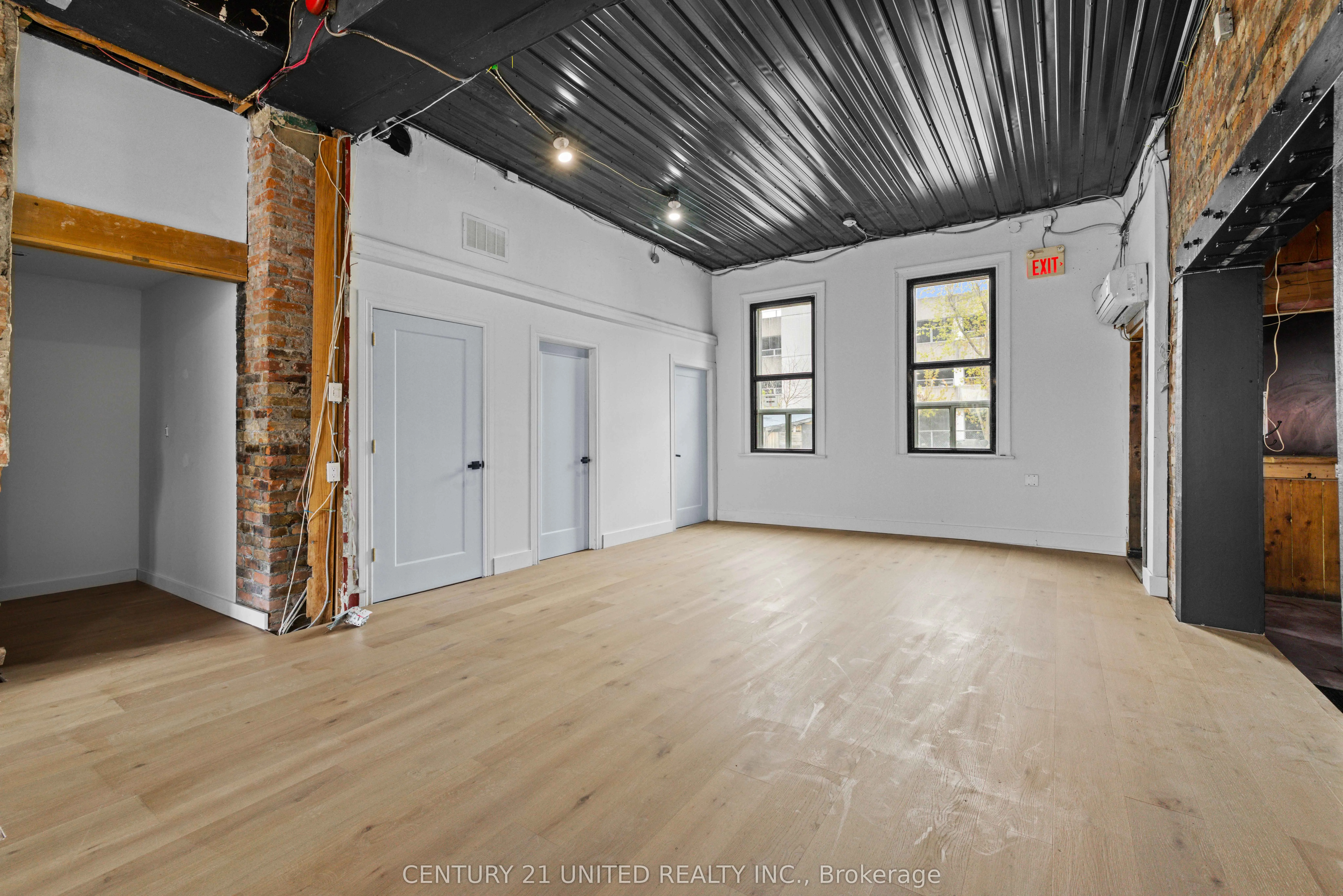 197 Hunter Street W